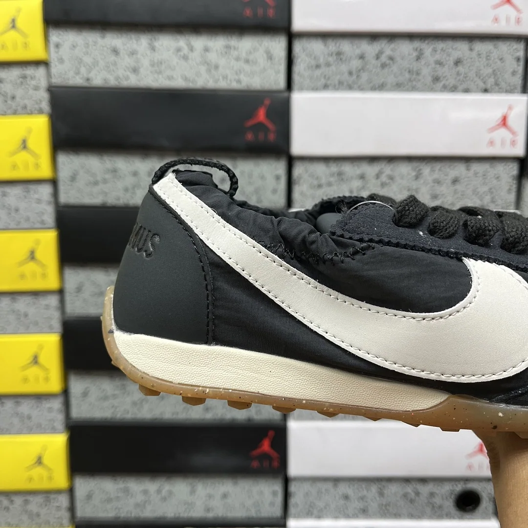 나이키 [YJ] HV8547-001 201605 Nike Moon Shoe SP Jacquemus Off Noir 상세 이미지 3