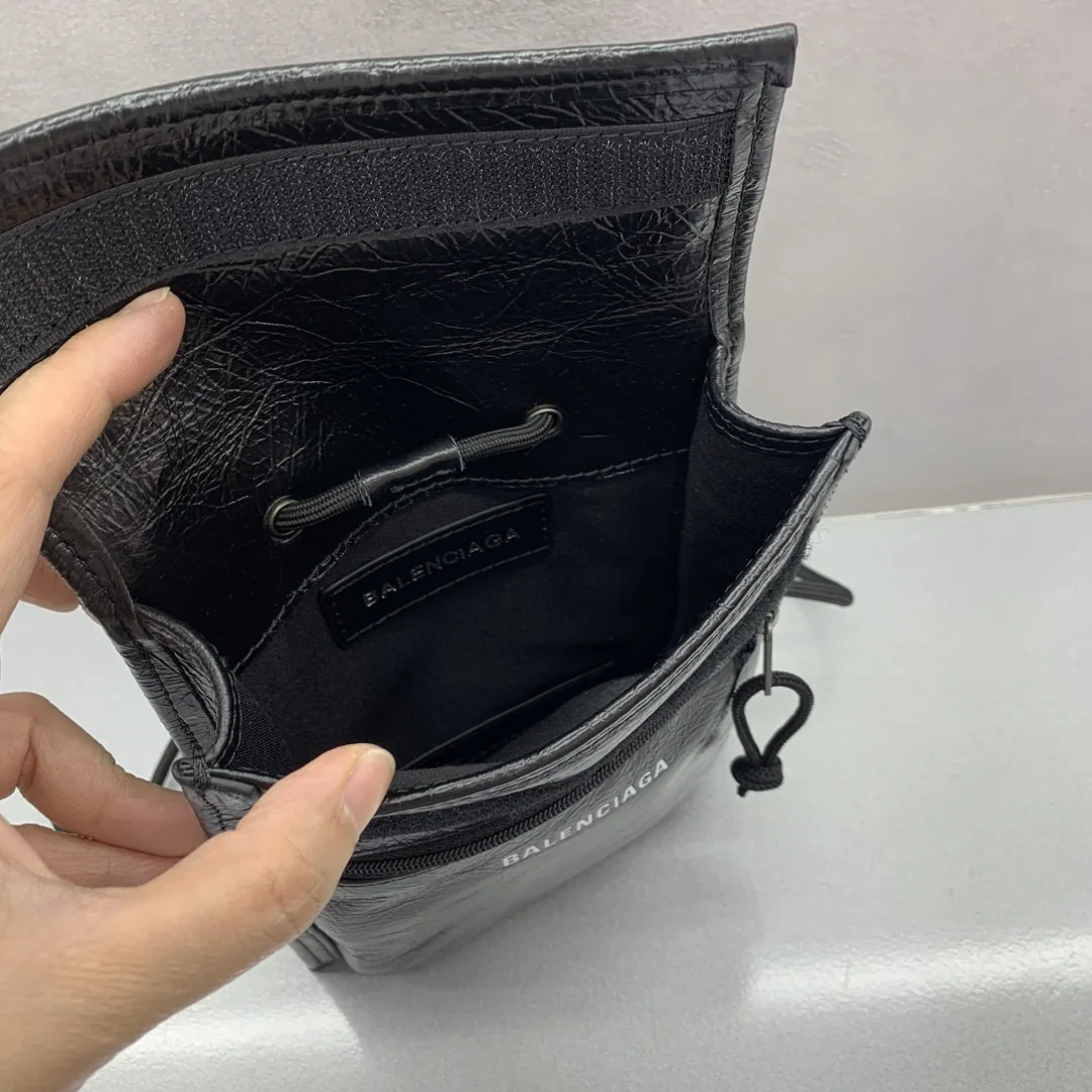 발렌시아가 주름 가죽 핸드폰 가방 상세 이미지 6
