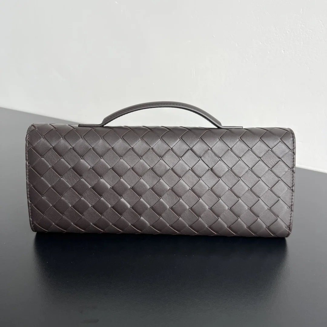 보테가베네타 데이지 프린트 안디아모 양가죽 클러치 상세 이미지 3