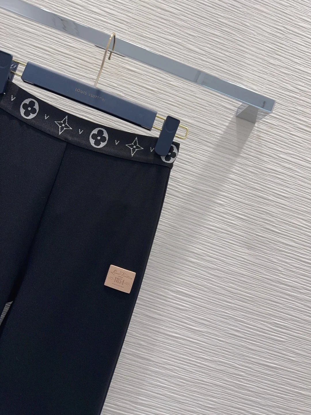 루이비통 루플레어 미드하이웨스트 레깅스 바지 상세 이미지 4