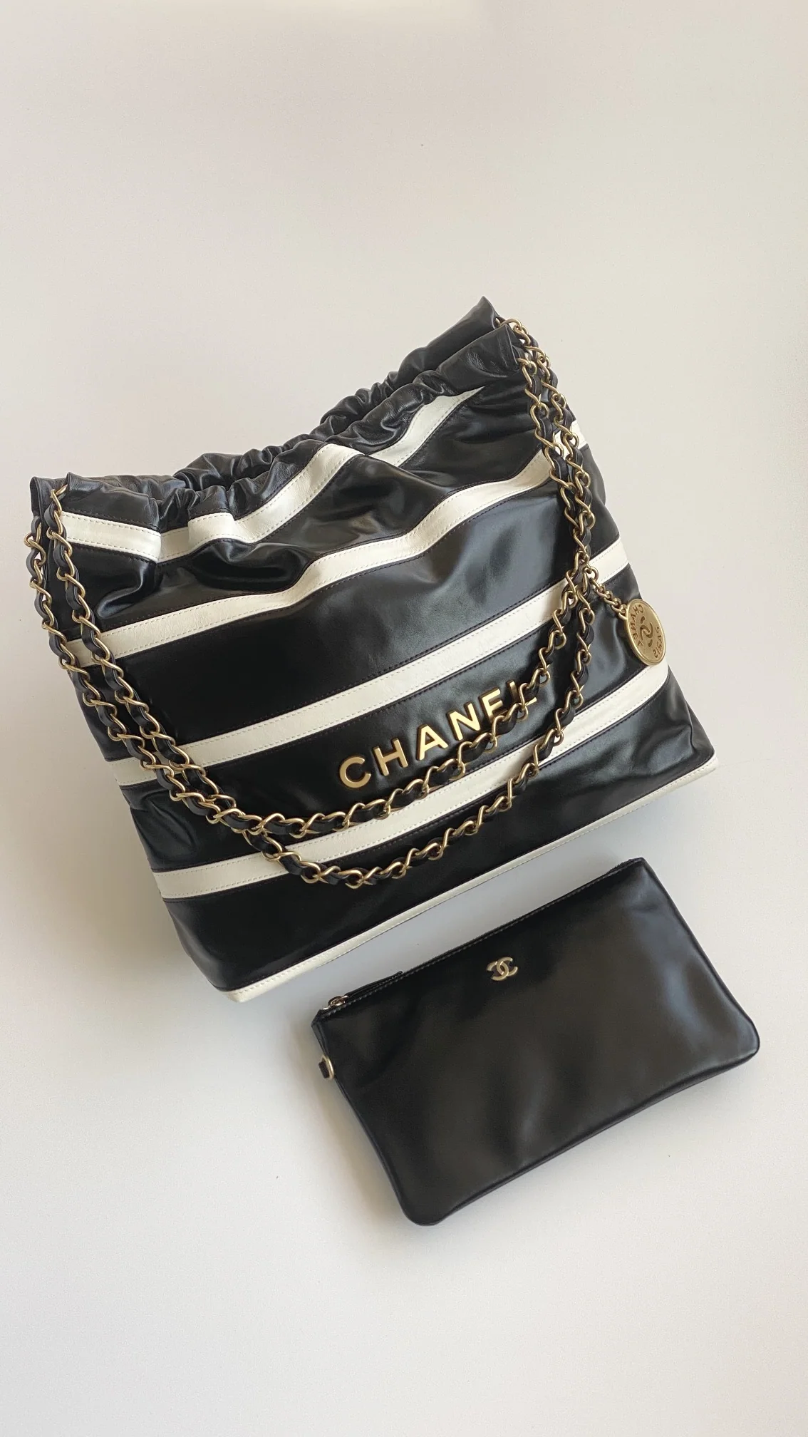 샤넬 블랙 앤 화이트 스트라이프 보댕조이유 방수 가죽 가방 상세 이미지 2