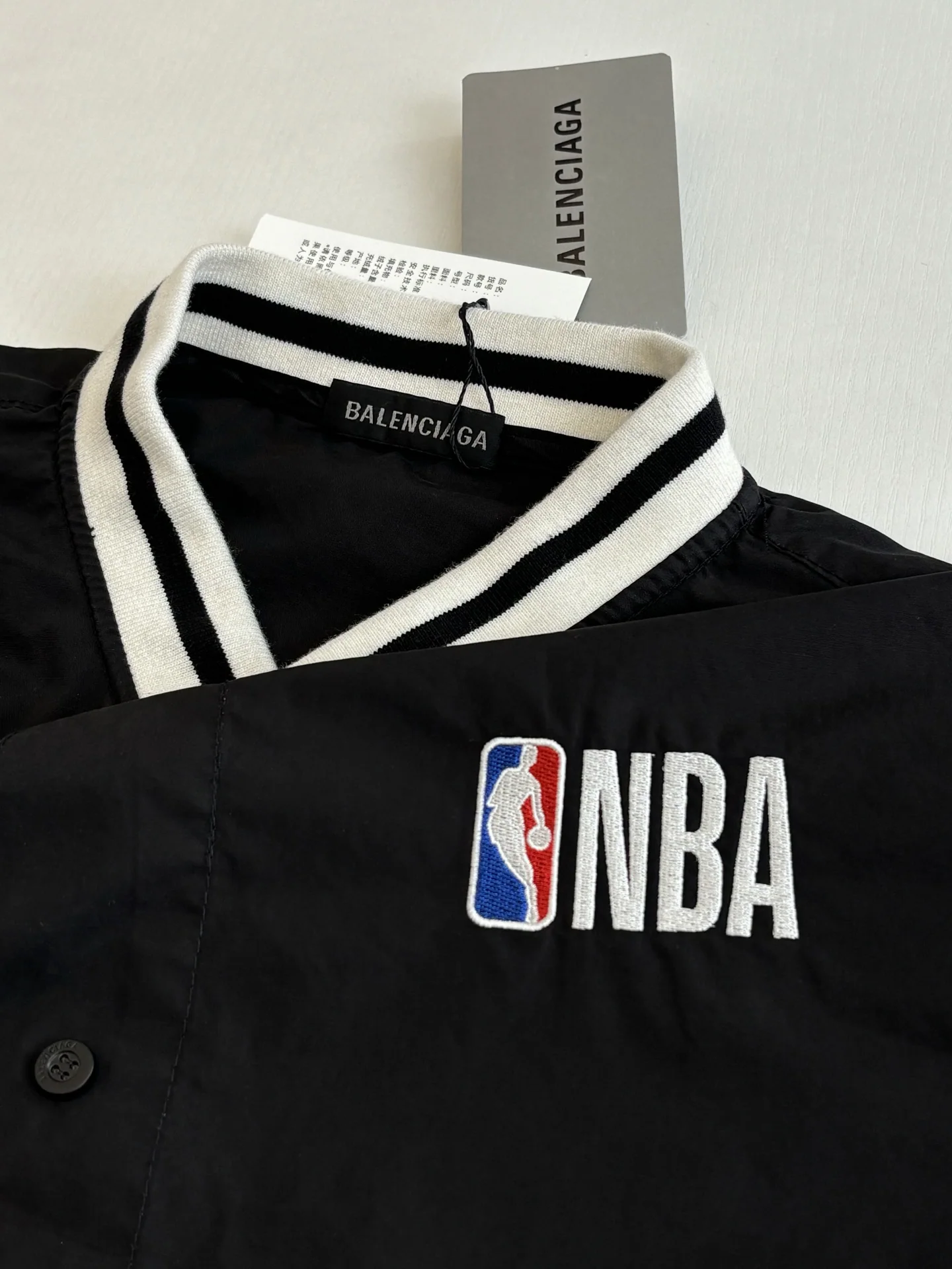 발렌시아가 NBA 콜라보 컬러 블록 남성 반팔 티셔츠 상세 이미지 4