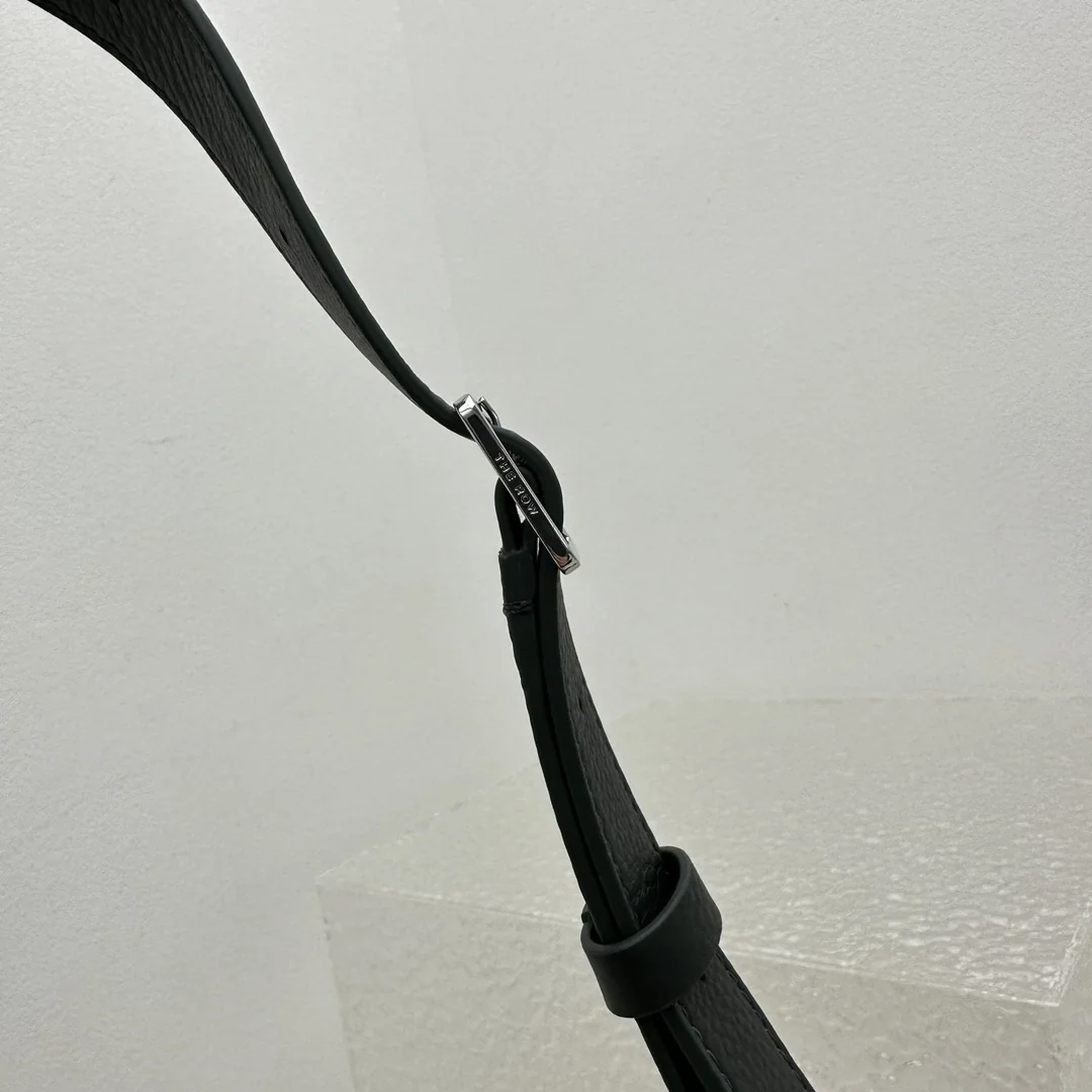 더로우 진한 녹색 풀그레인 가죽 메신저백 상세 이미지 7