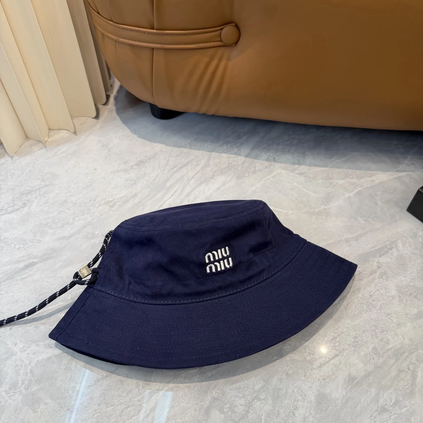 미우미우 자수 버킷 햇 모자 상세 이미지 7