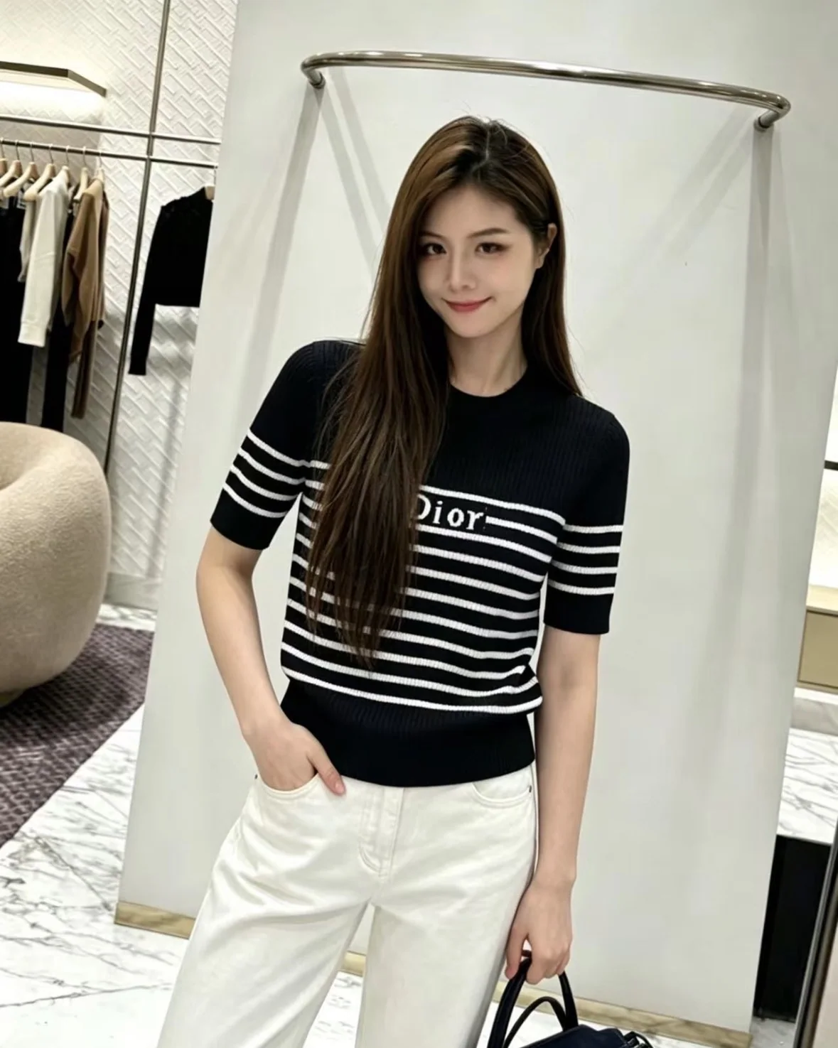디올 스트라이프 자수 로고 니트 반팔 슬림핏 리브 니트탑 여성 여름 데일리 니트티 상세 이미지 1