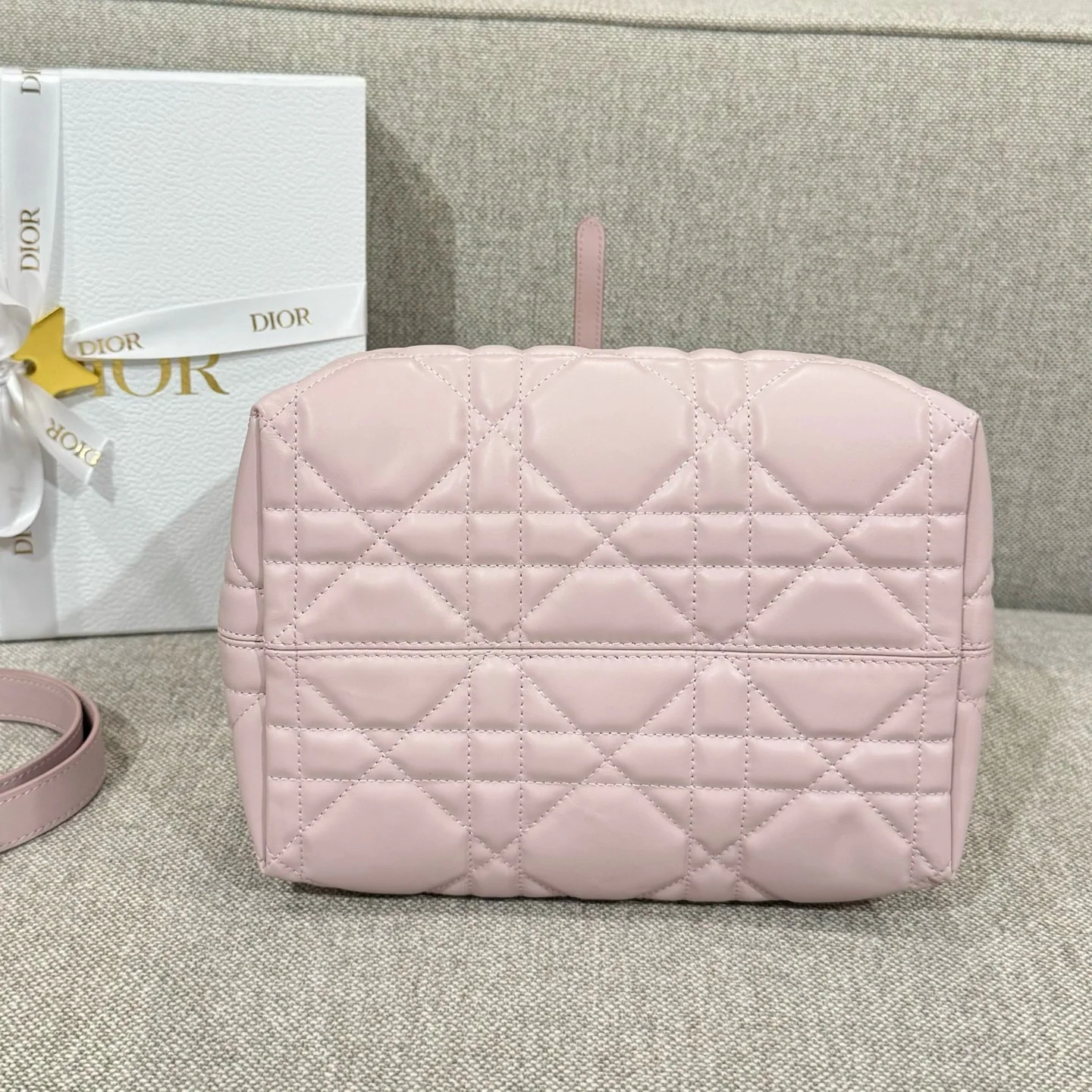 디올 다이아몬드 패턴 송아지가죽 중형 숄더백 상세 이미지 9