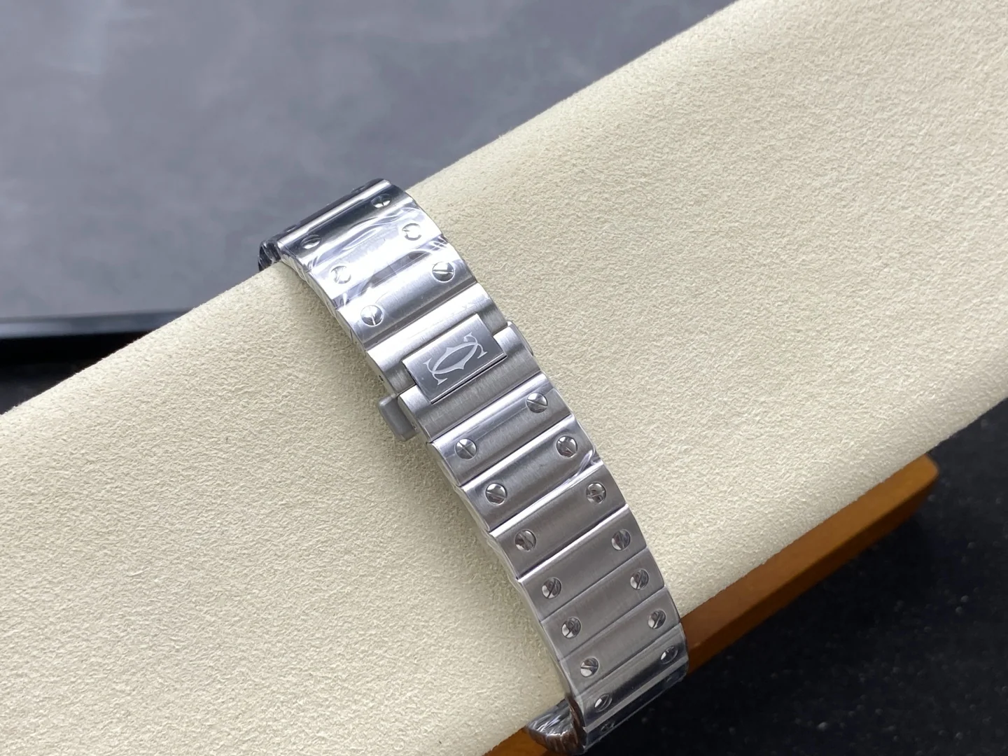 까르띠에 산토스 악어가죽 사파이어 글라스 블루 화이트 스틸밴드 가죽스트랩 레플리카 42854 Cartier 상세 이미지 8