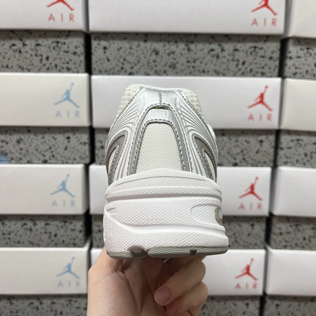 뉴발란스 [XY] 740v2 U740WM2 202064 New Balance 740v2 White Silver Reflection 상세 이미지 3