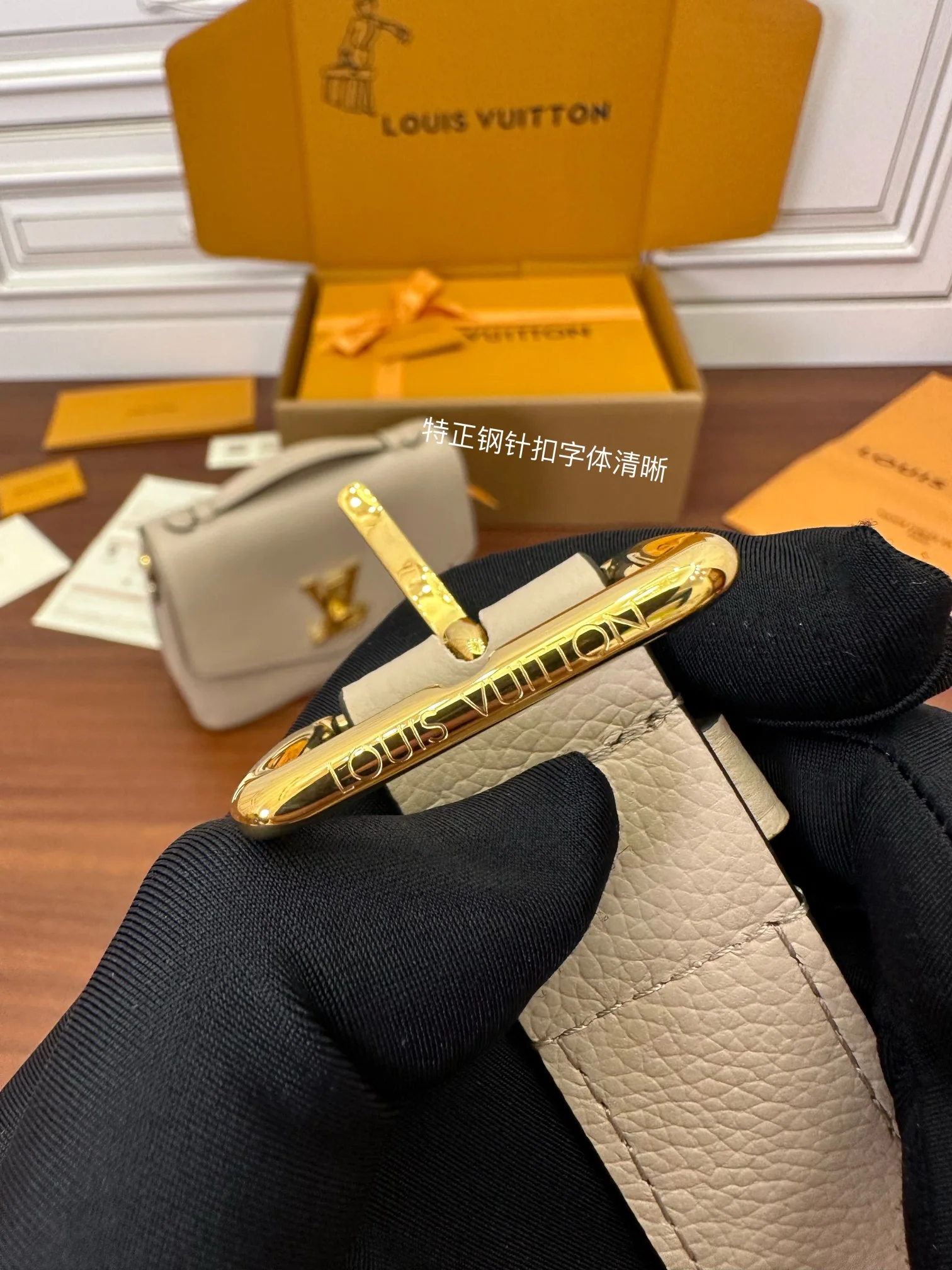 루이비통 M22792 가방 상세 이미지 4