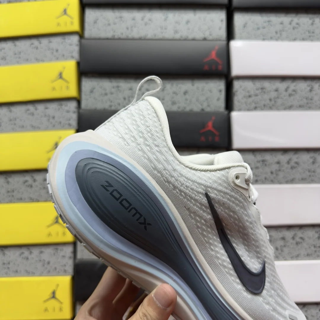 나이키 [XY] 보메로 플러스 오프 HV8150-111 201821 Nike Vomero Plus Off White Thunderstorm 상세 이미지 2