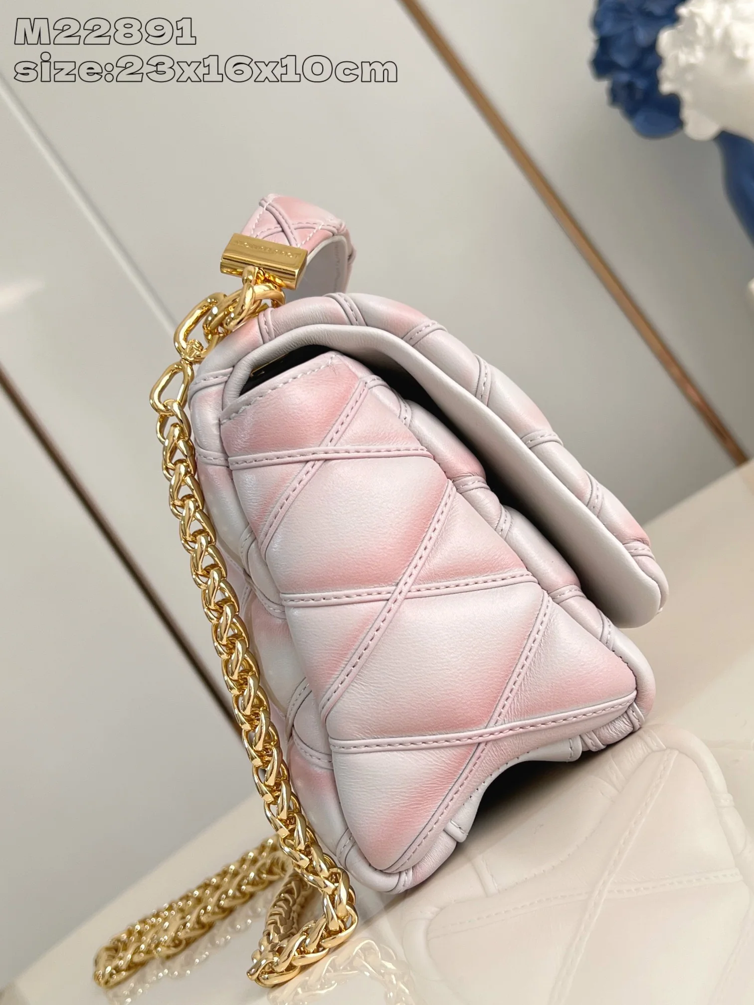 루이비통 그레이 화이트 미디엄 핸드백 M22891 상세 이미지 3