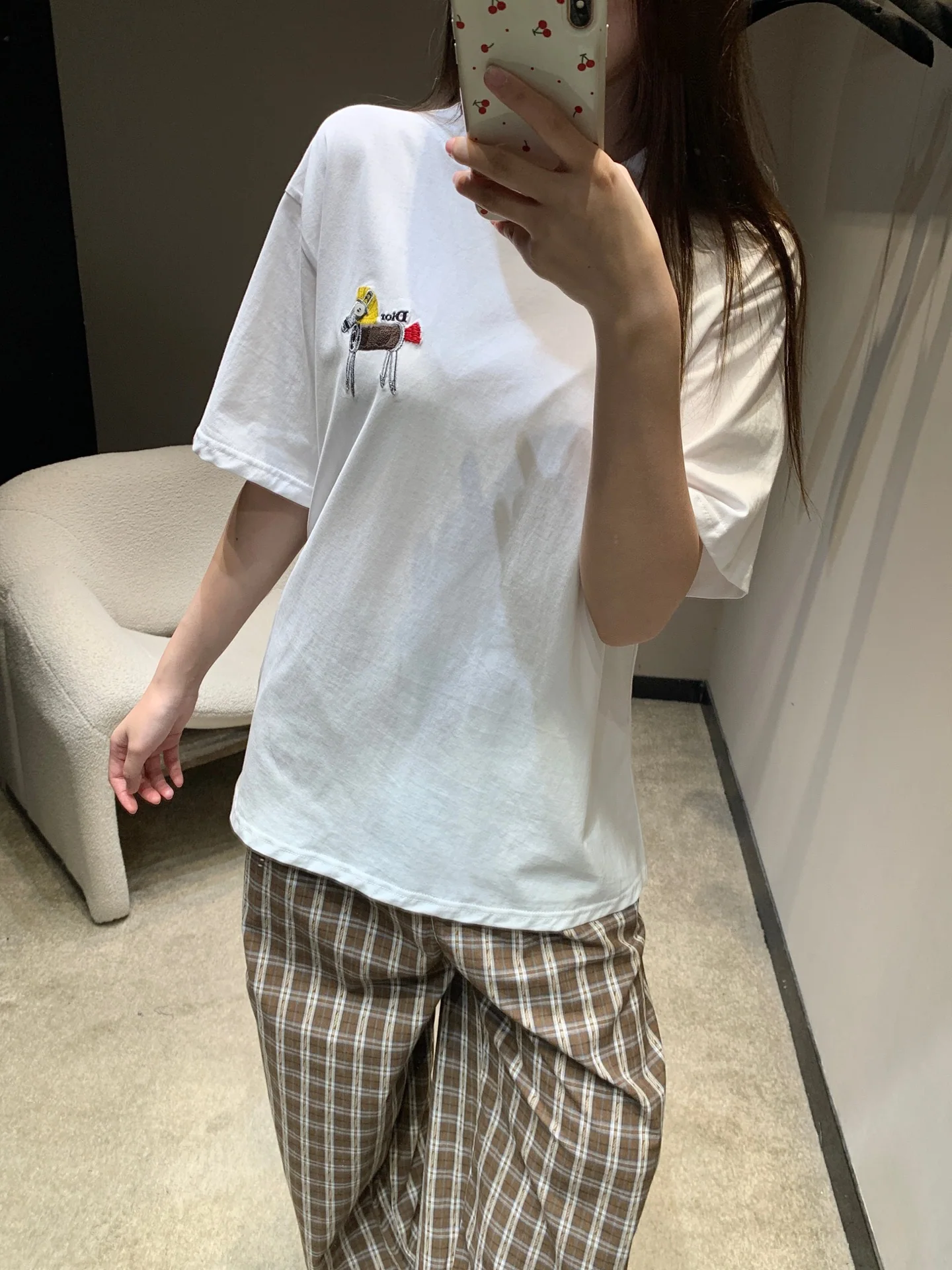 디올 포니 자수 오버사이즈 여성 반팔 티셔츠 26 SS 상세 이미지 8