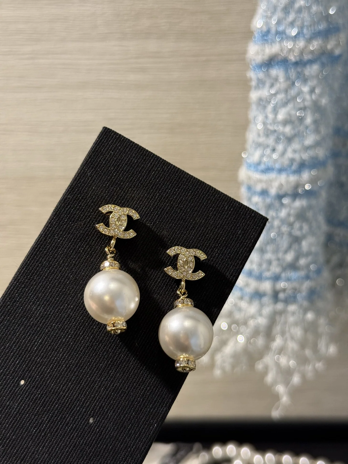 샤넬 더블 C 화이트 펄 다이아몬드 귀걸이 상세 이미지 3