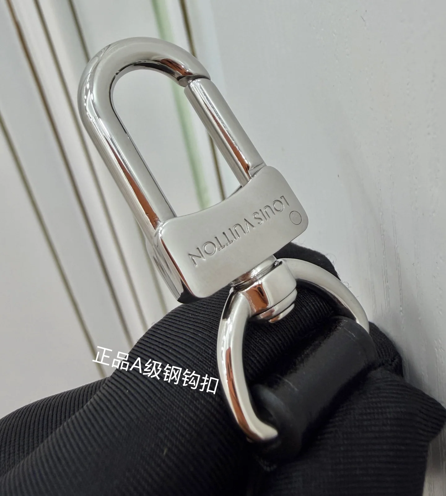 루이비통 M26573 다이아몬드 패턴 가방 상세 이미지 6