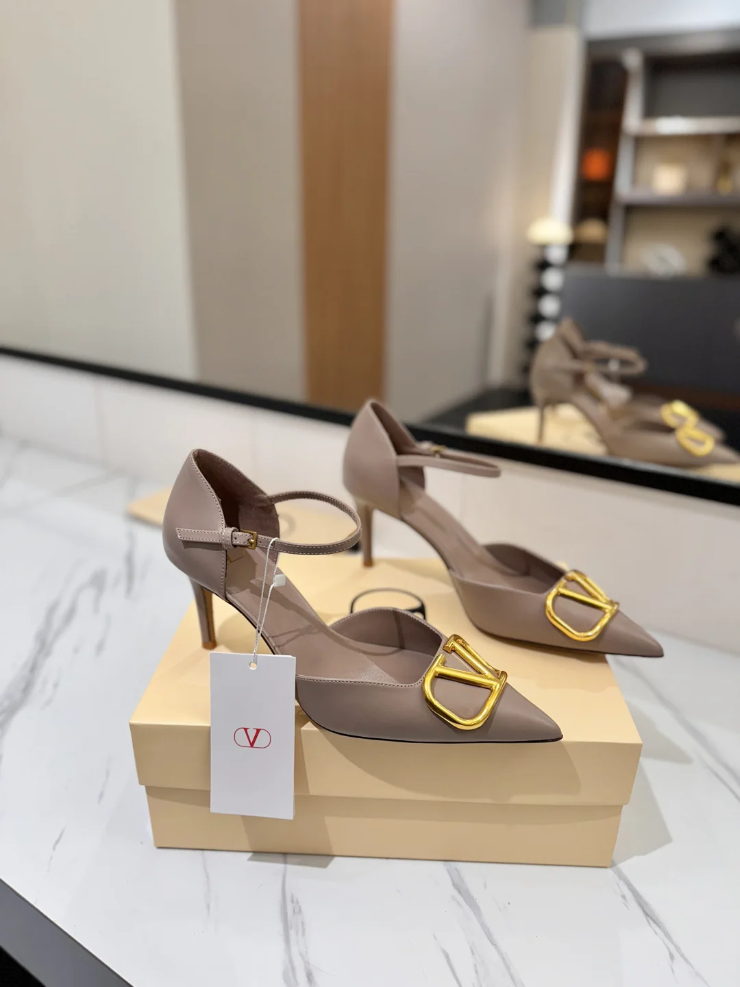 발렌티노 V 로고 버클 하이힐 샌들 147451