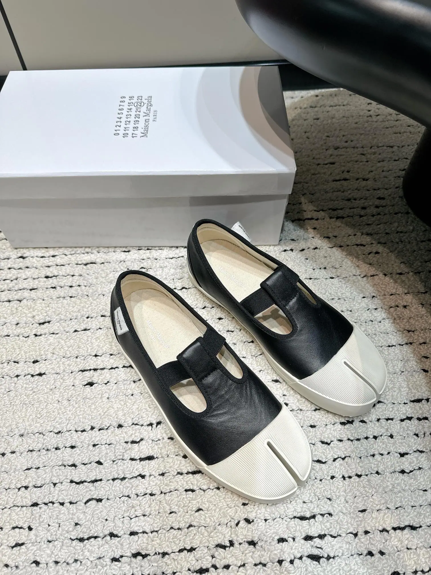 마르지엘라 갈라진 앞코 스트랩 가죽 스니커즈 9086 상세 이미지 6