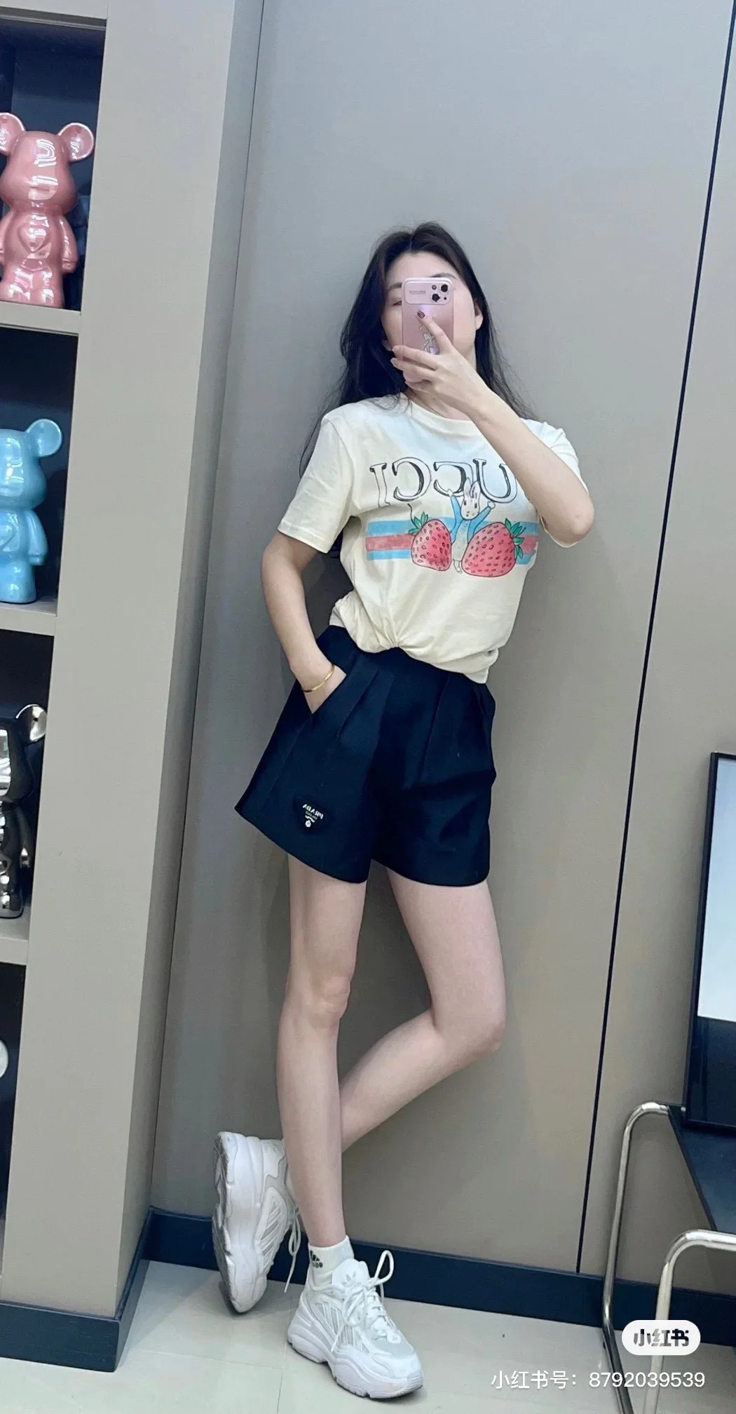 구찌 스트로베리 래빗 프린트 크루넥 반팔 티셔츠 상세 이미지 9