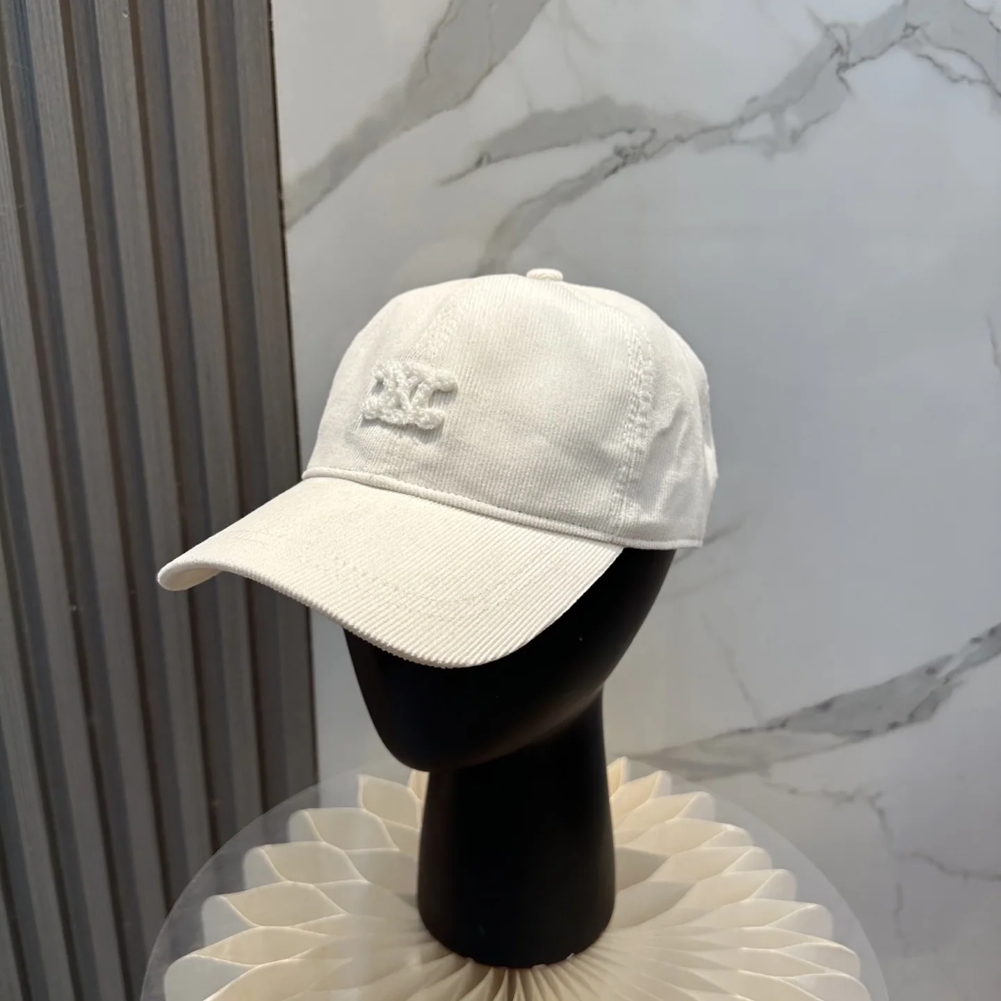 셀린느 개선문 자수 코듀로이 베이스볼 캡 상세 이미지 1