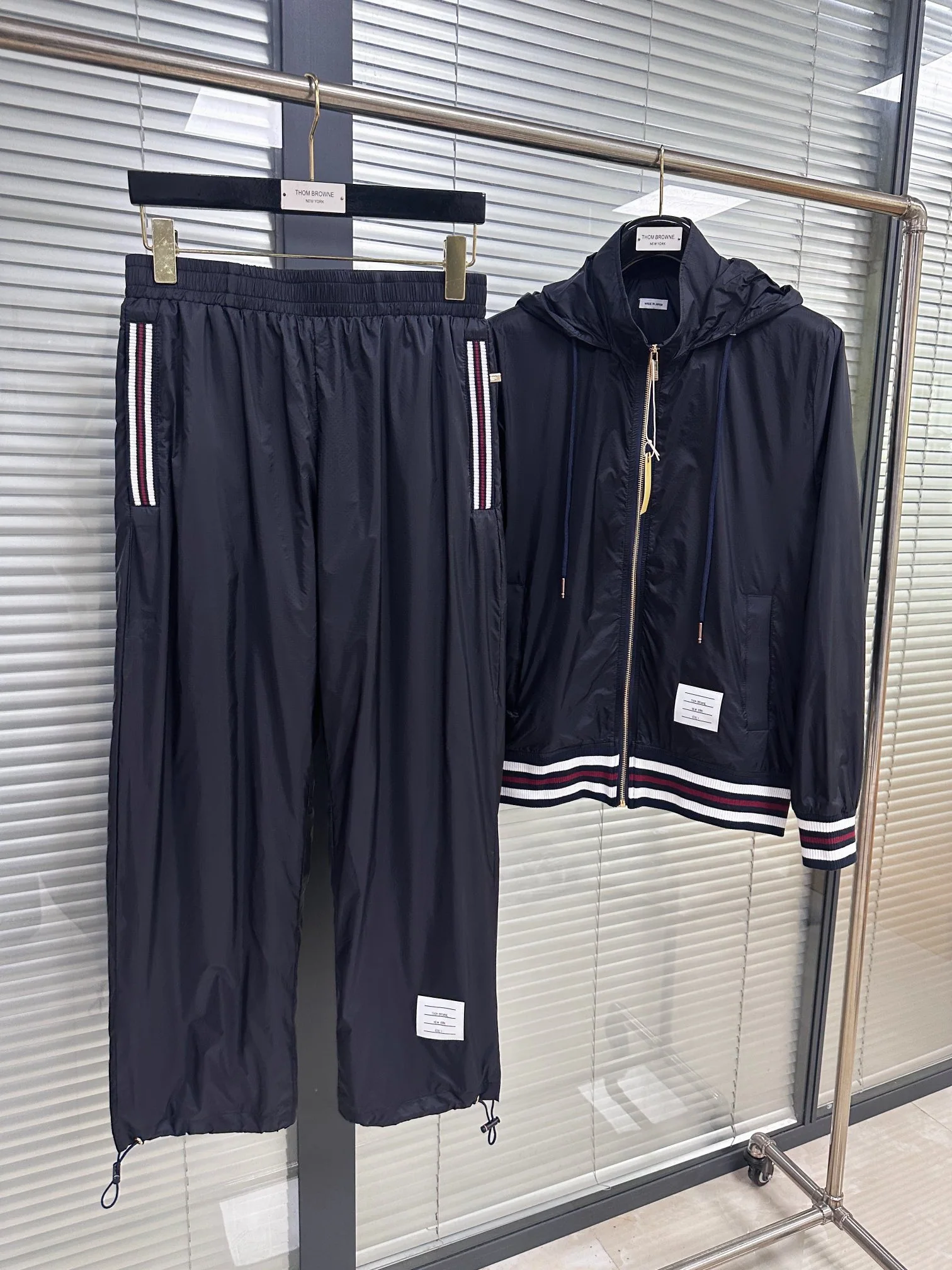 톰브라운 체크 나일론 리브 남성 바지 상세 이미지 2