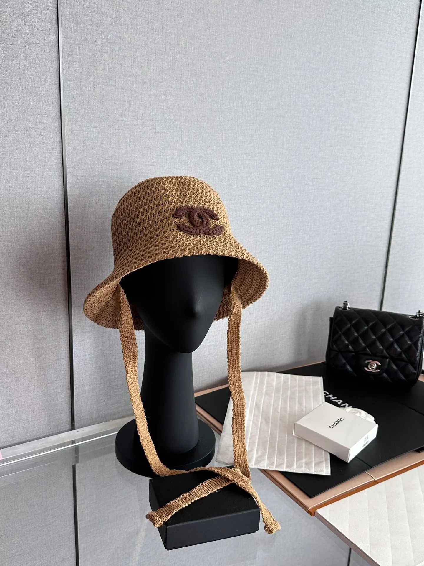 샤넬 더블 C 로고 스트로 캡 상세 이미지 5