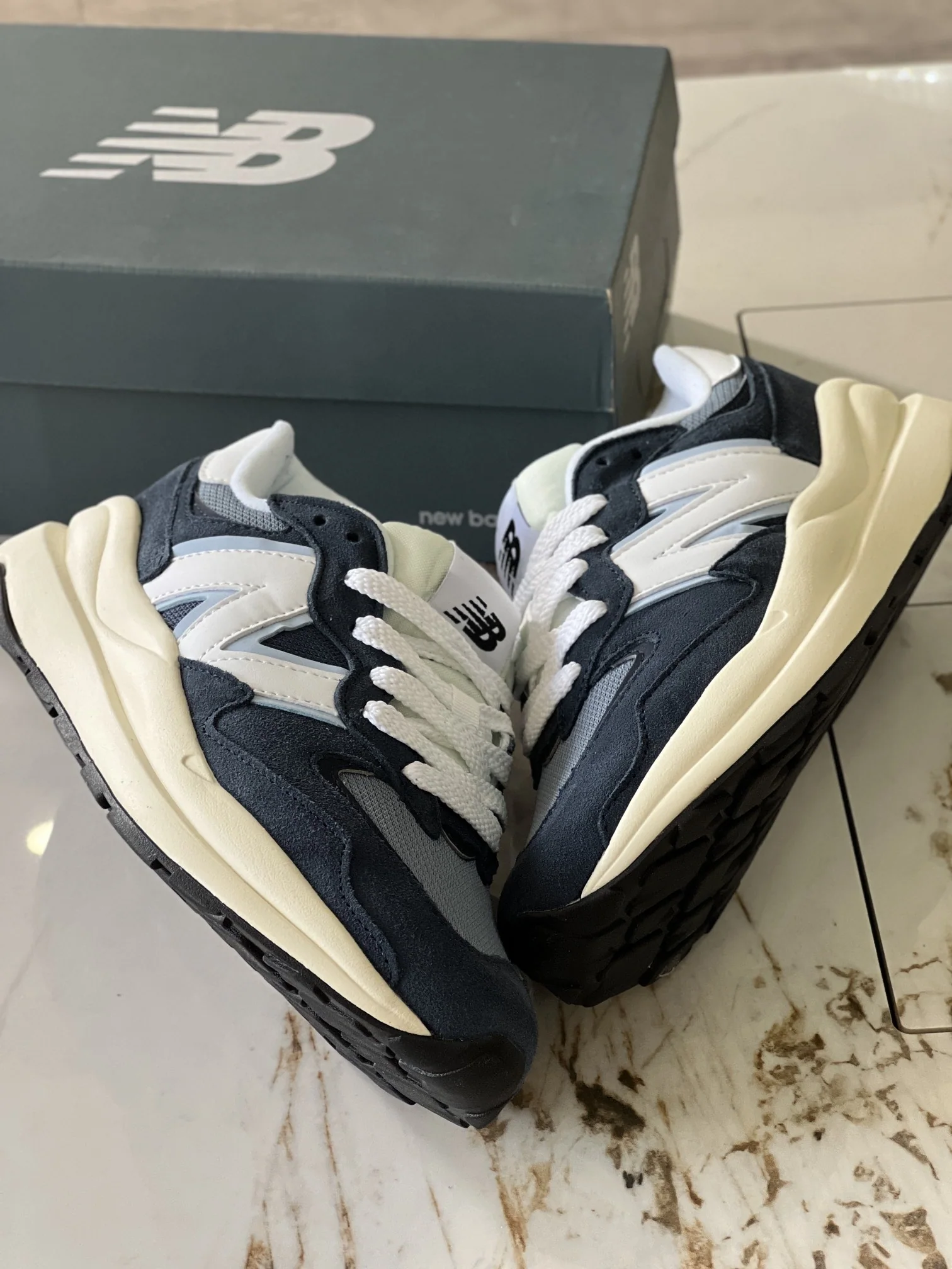 뉴발란스 M5740 스웨이드 남성 신발 상세 이미지 2