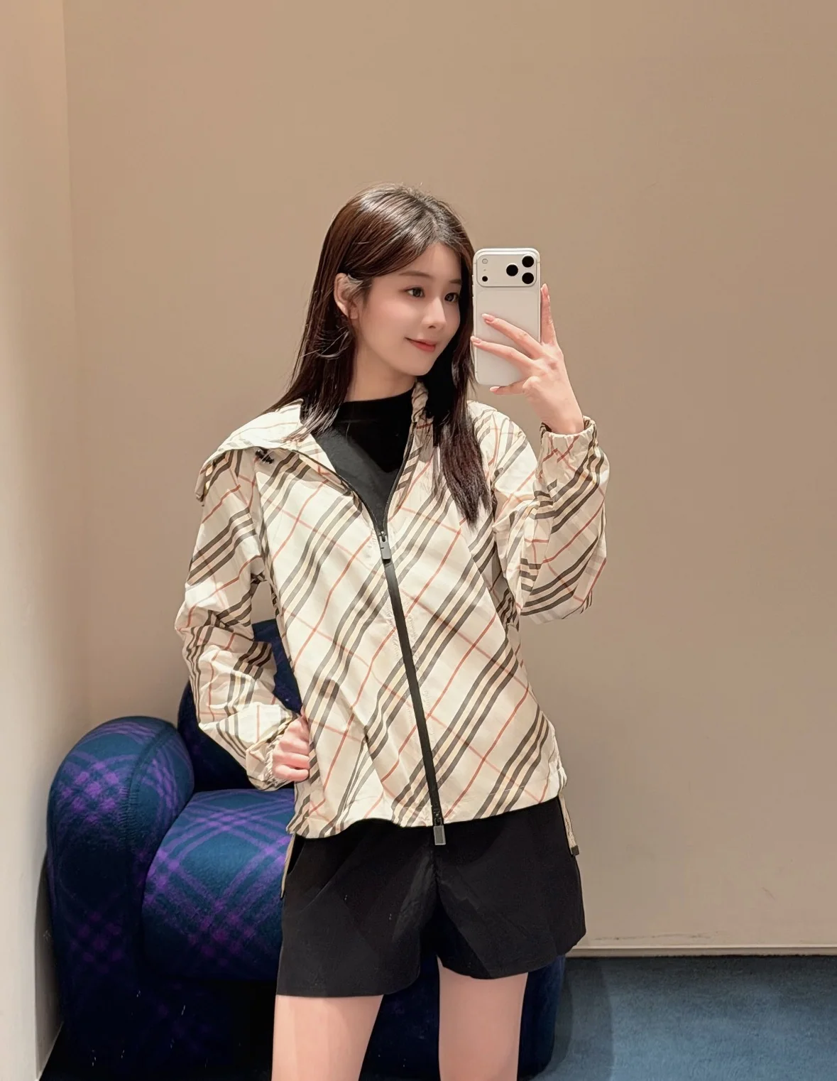 버버리 체크 패턴 경량 나일론 후드 자켓 상세 이미지 4