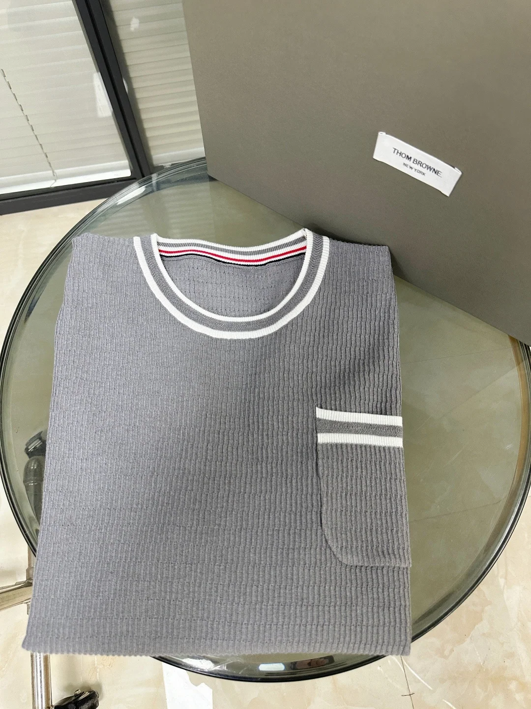 톰브라운 투톤 리브 크루넥 반팔 티셔츠 상세 이미지 4