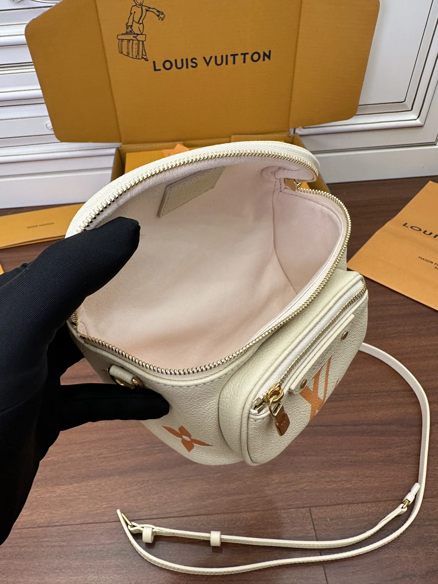 루이비통 M82208 가방 상세 이미지 3
