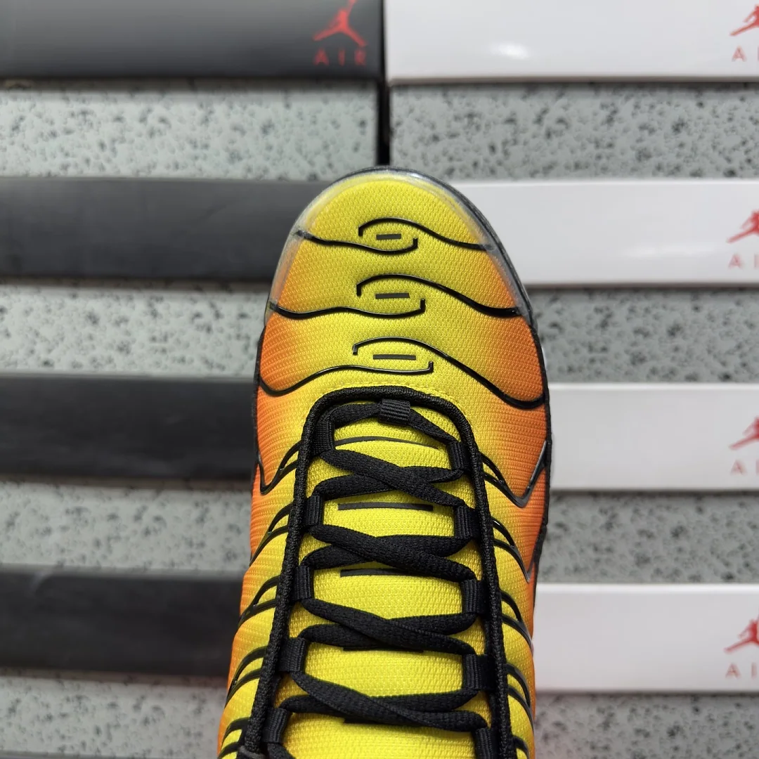 나이키 [TK] 에어 맥스 플러스 블랙 오렌지 화이트 HF0552-001 201974 Nike Air Max Plus Sunset 상세 이미지 4