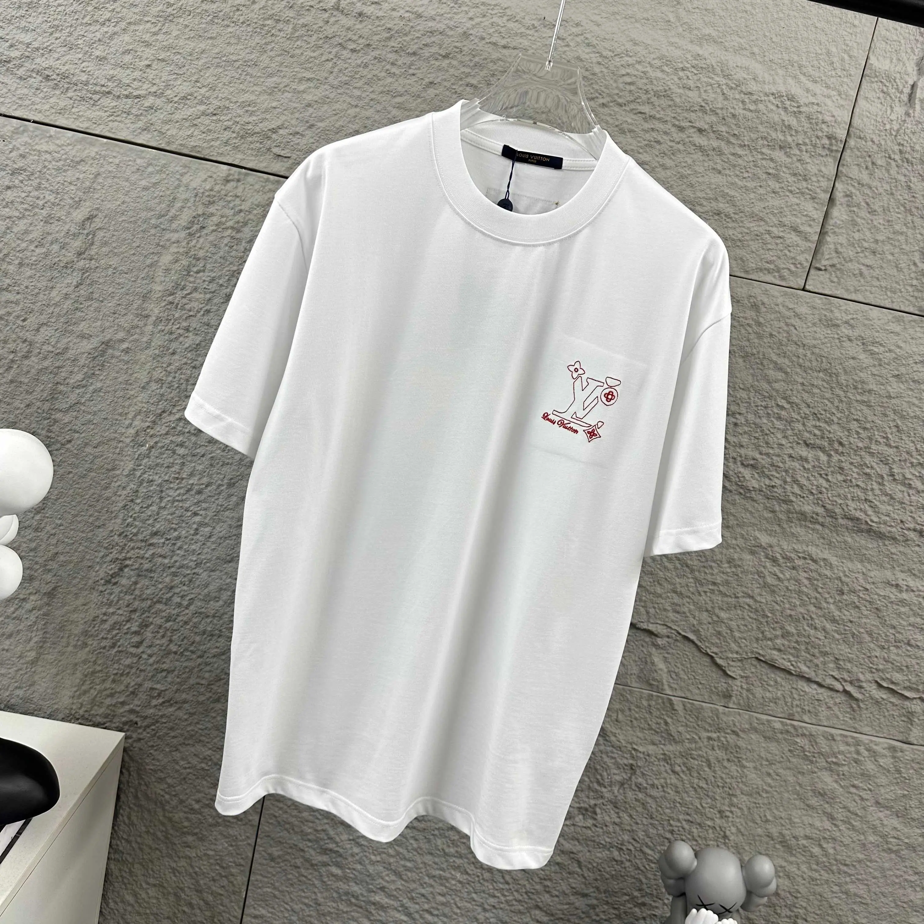 루이비통 대형 LV 레터 자수 반팔 티셔츠 남녀공용 상세 이미지 3