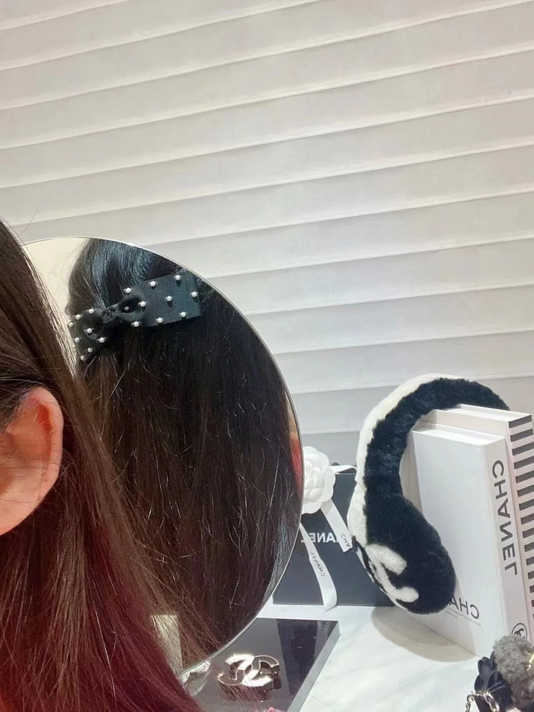 샤넬 진주 리본 헤어클립 헤드밴드 상세 이미지 9