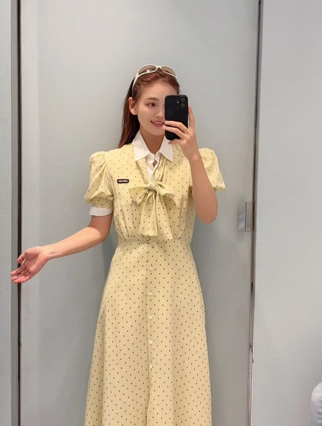 미우미우 페일 옐로우 레이스업 폴카 도트 원피스 상세 이미지 6