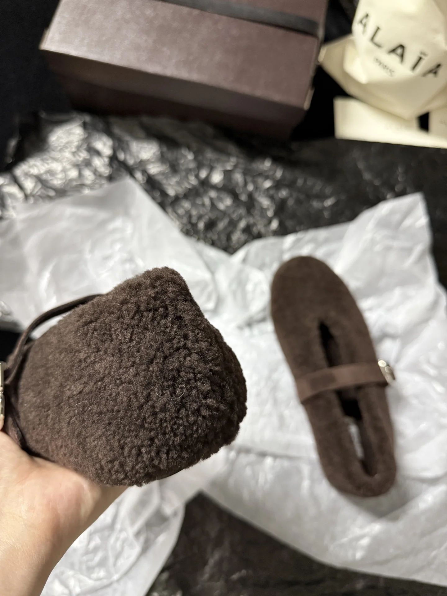 알라이아 크리미 화이트 램울 여성 신발 상세 이미지 8