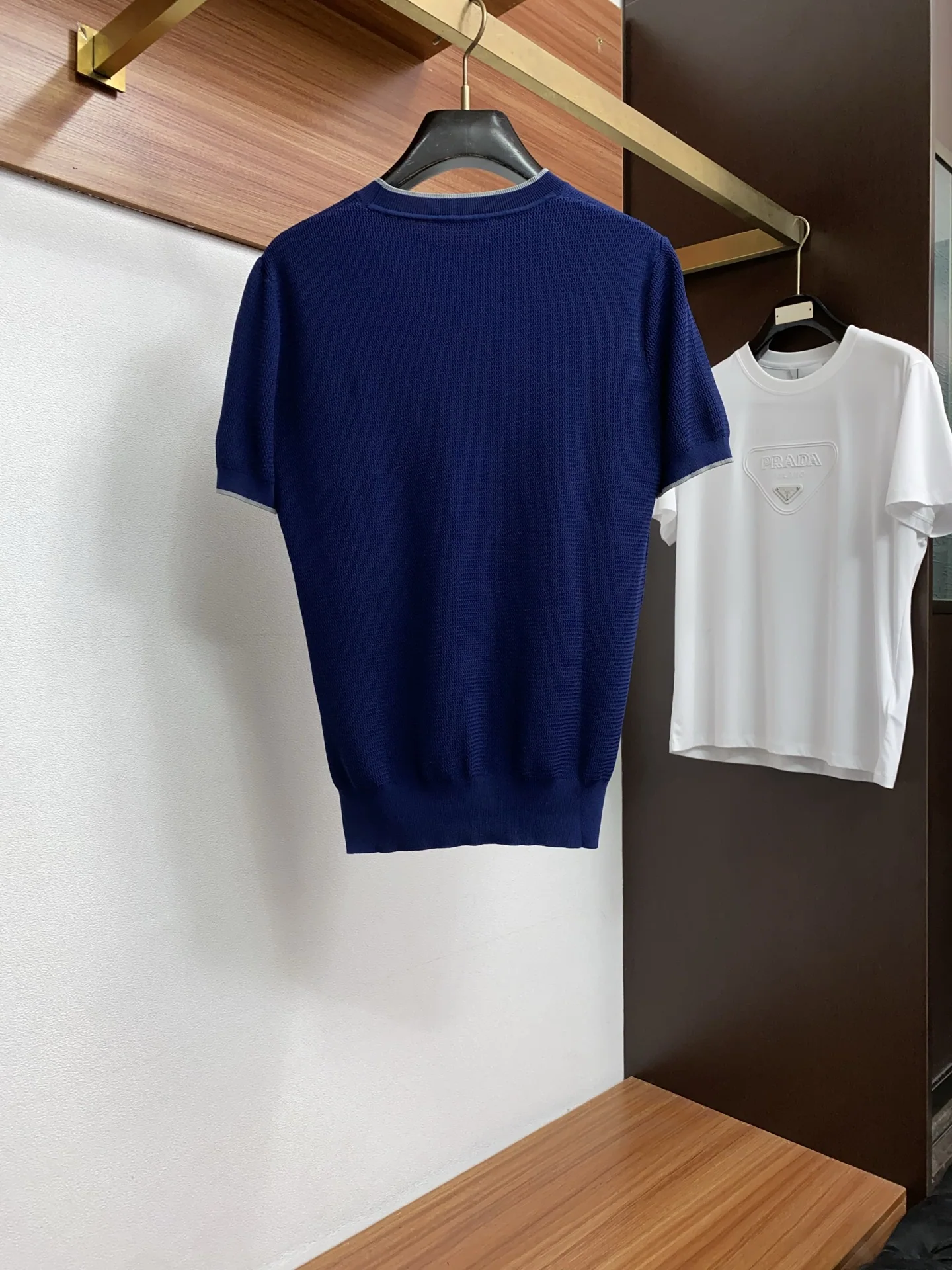 프라다 남성 심플 크루넥 반팔 티셔츠 상세 이미지 10