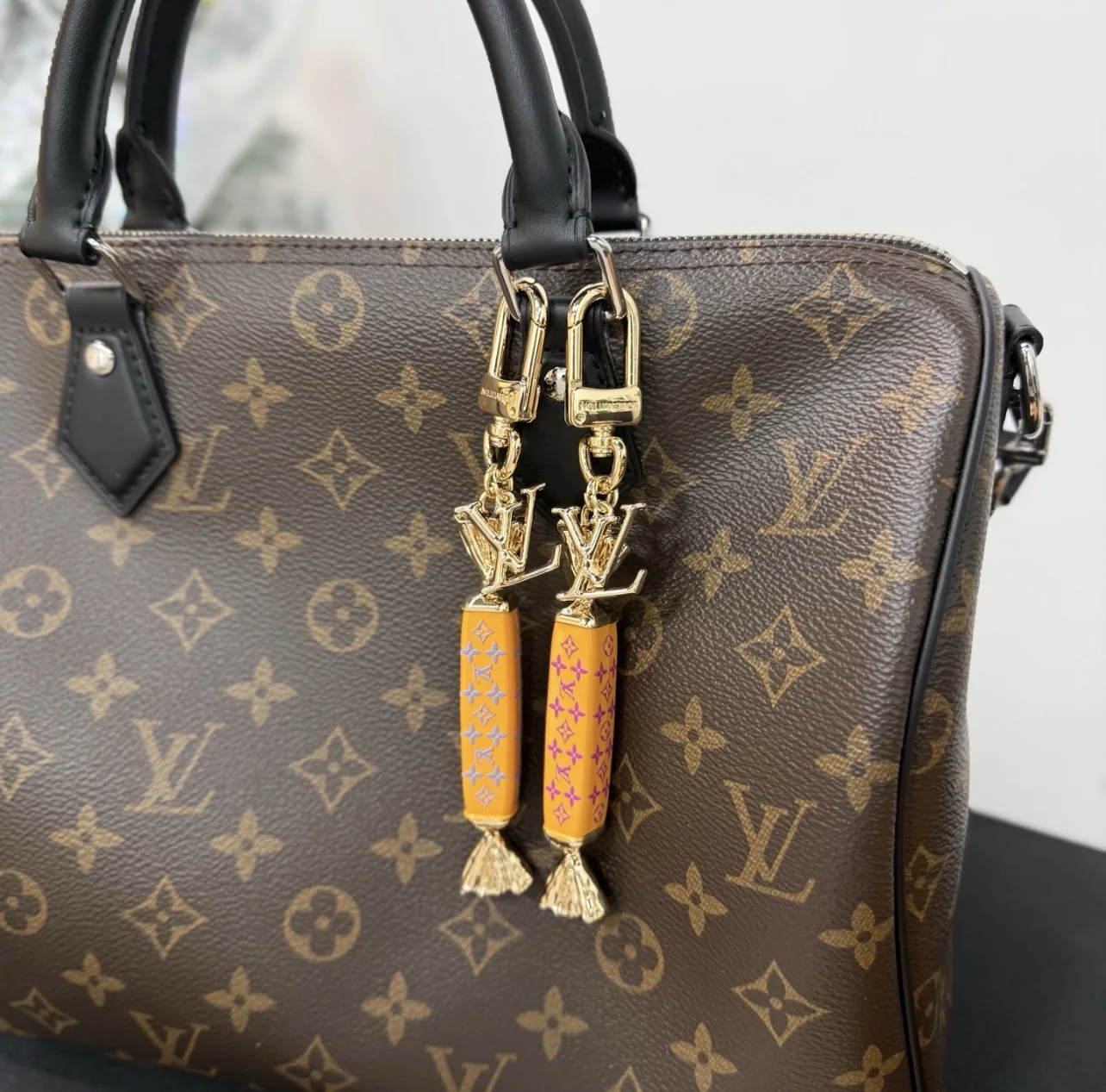 루이비통 LV 스위트 캔디 컬러 키링 상세 이미지 2