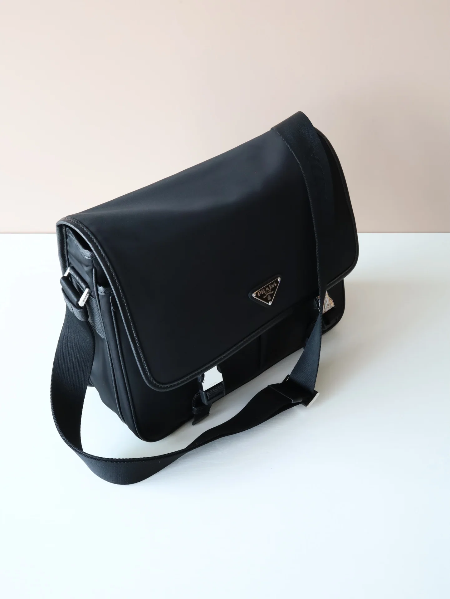 프라다 나일론 남성 메신저 숄더백 2VD768 상세 이미지 2