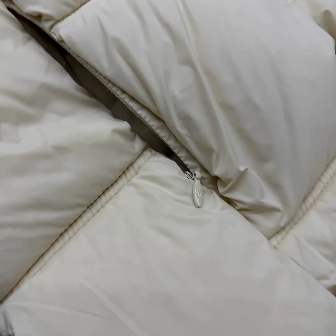 몽클레어 체크 퀼팅 스탠드 카라 남성 패딩 상세 이미지 8