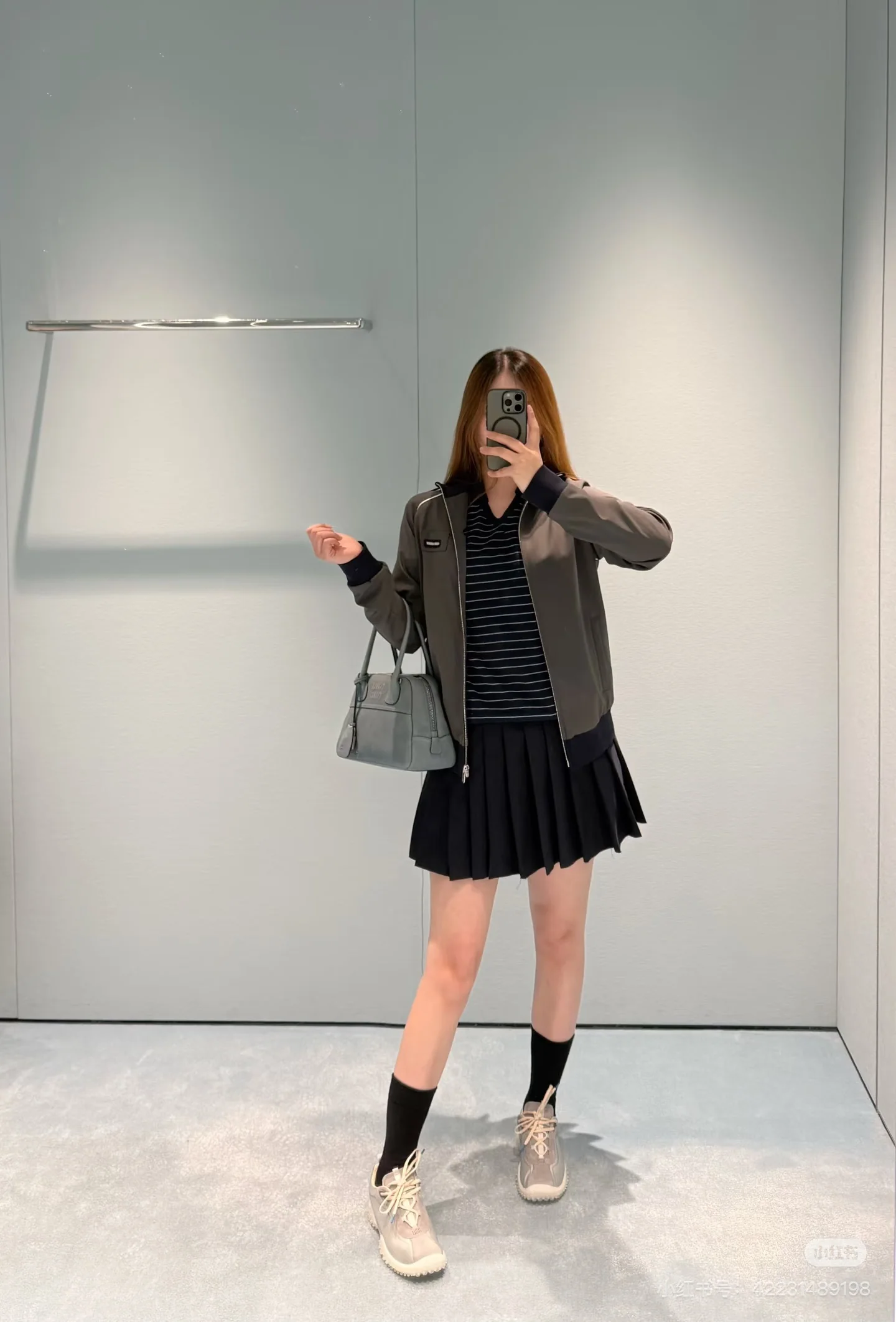 미우미우 그레이 네이비 컬러블록 베이스볼 여성 자켓 상세 이미지 5