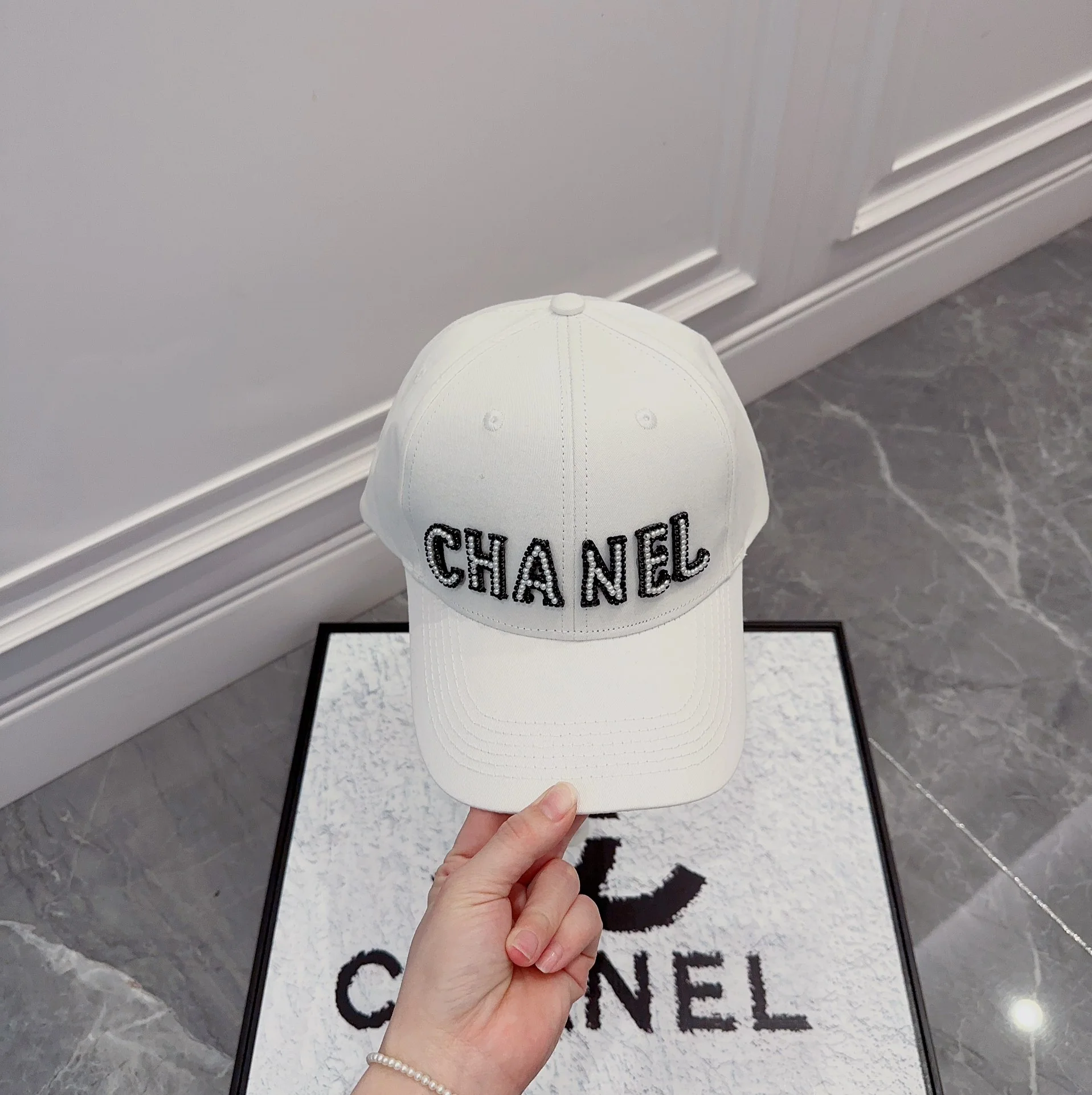 샤넬 진주 로고 베이스볼 모자 상세 이미지 3