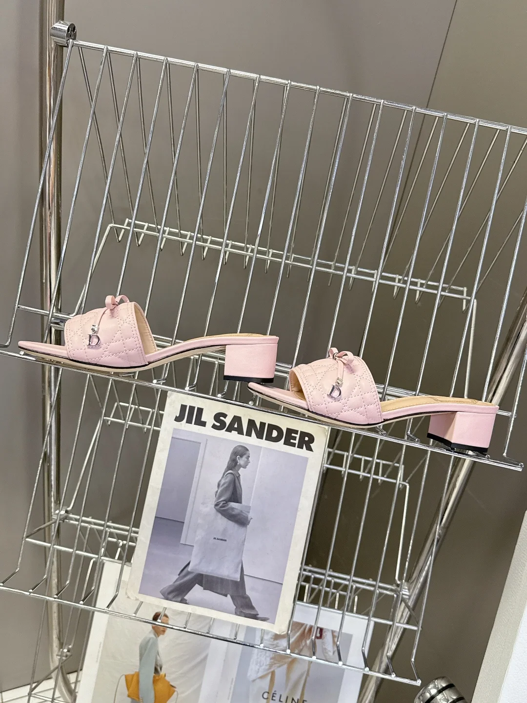 디올 퀼팅 리본 청키 힐 샌들 상세 이미지 6