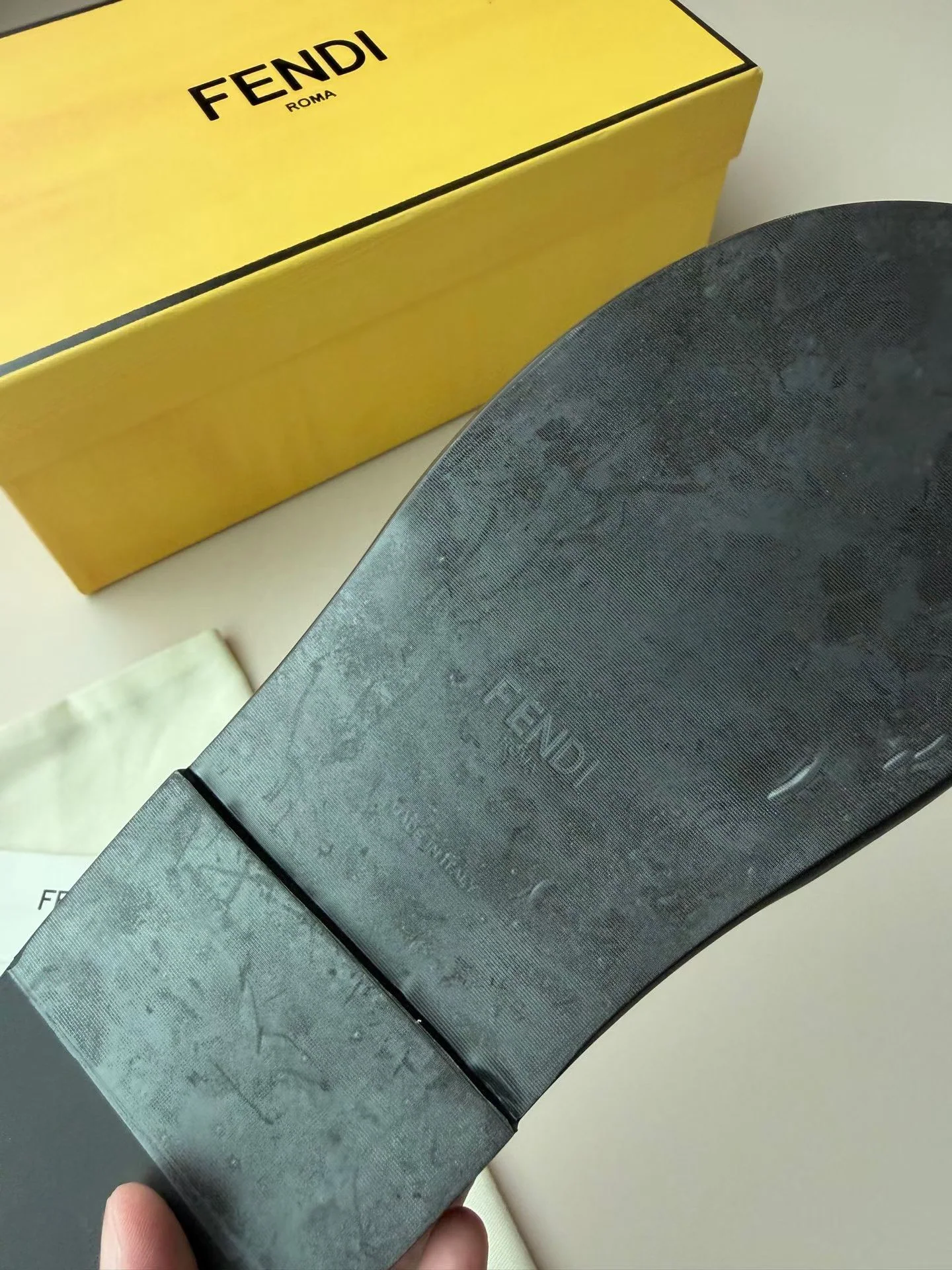 펜디 블랙 가죽 스트랩 샌들 상세 이미지 8