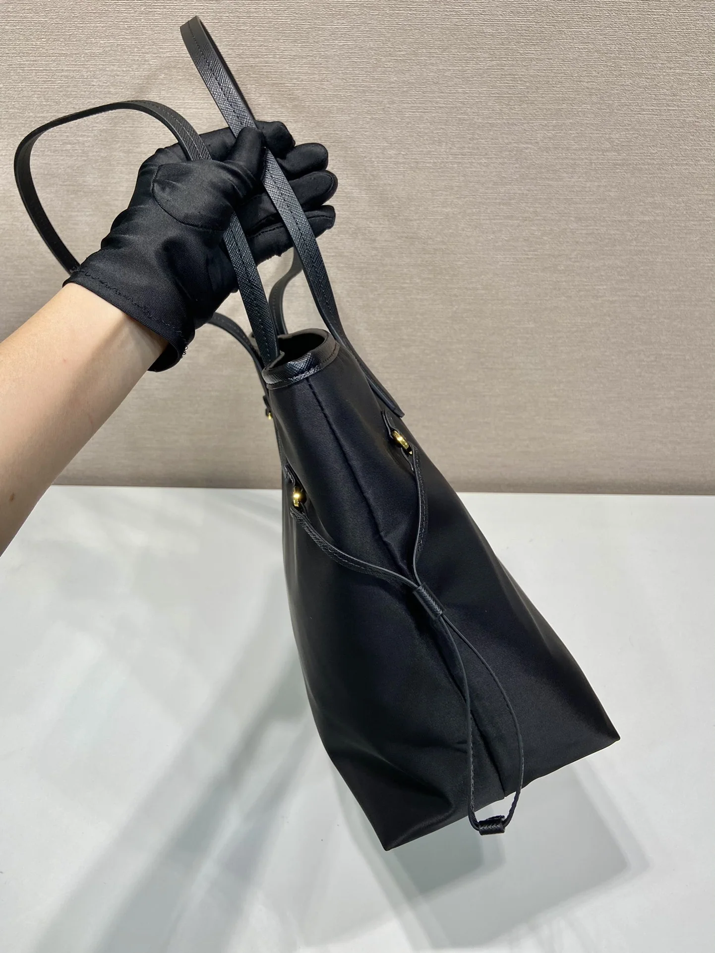 프라다 나일론 토트백 1BG955 상세 이미지 4