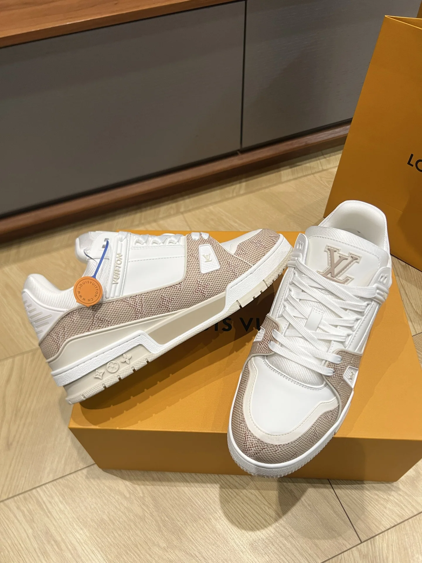루이비통 LV 26 데님 가죽 트레이너 신발 상세 이미지 5