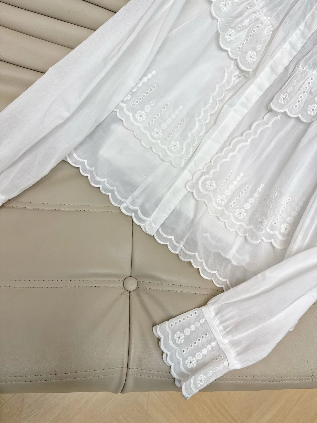 끌로에 화이트 레이스 피터팬카라 여성 셔츠 상세 이미지 7