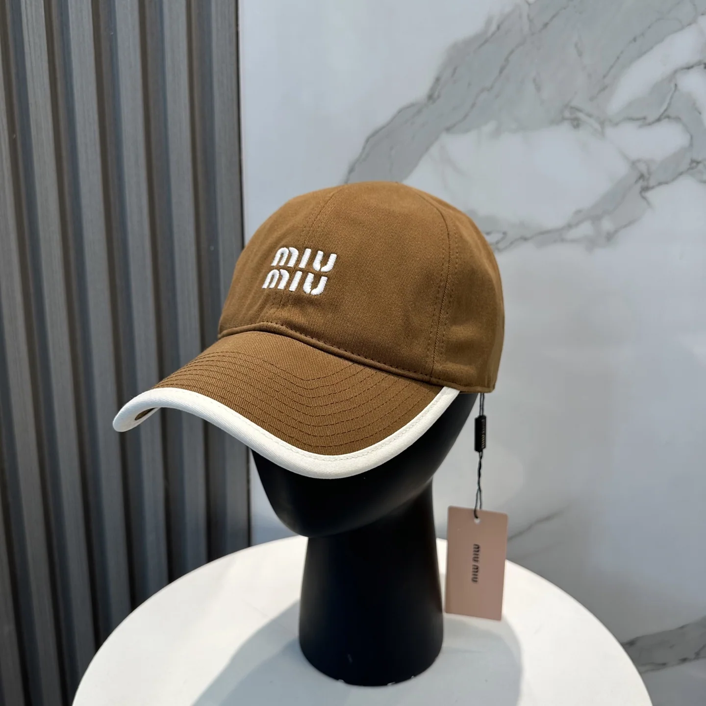 미우미우 자수 야구모자 118576