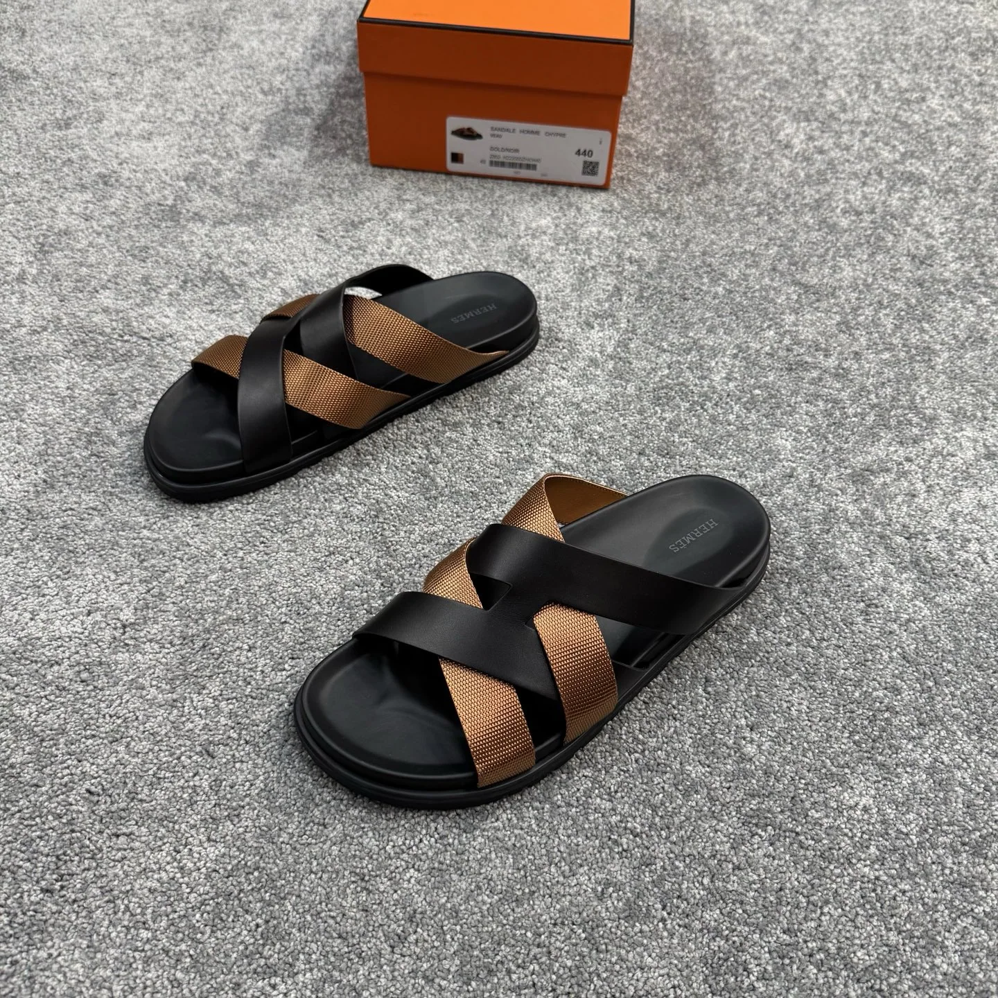 에르메스 블랙 카프스킨 크로스 스트랩 샌들 상세 이미지 4