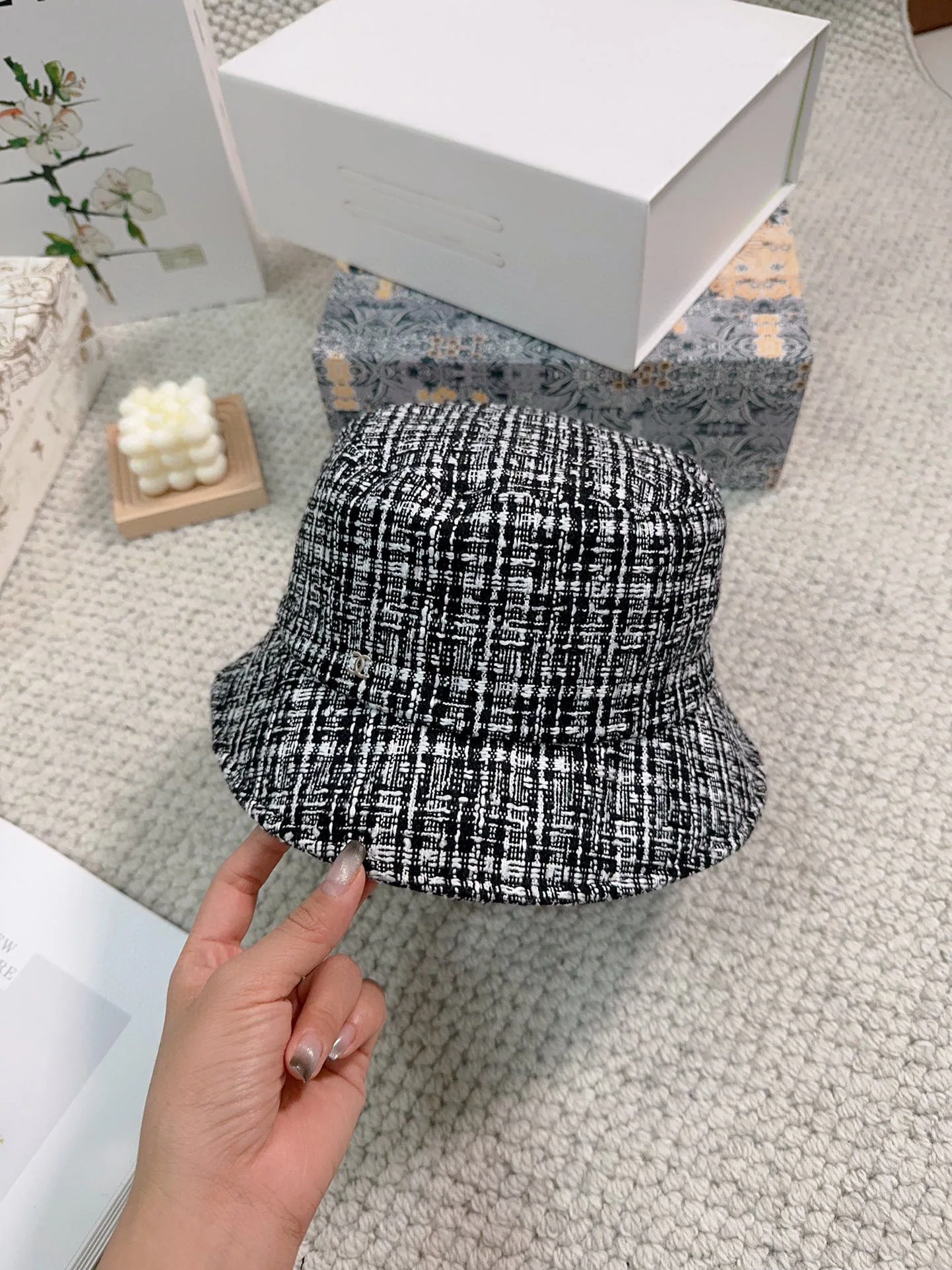 샤넬 트위드 버킷 햇 모자 상세 이미지 2