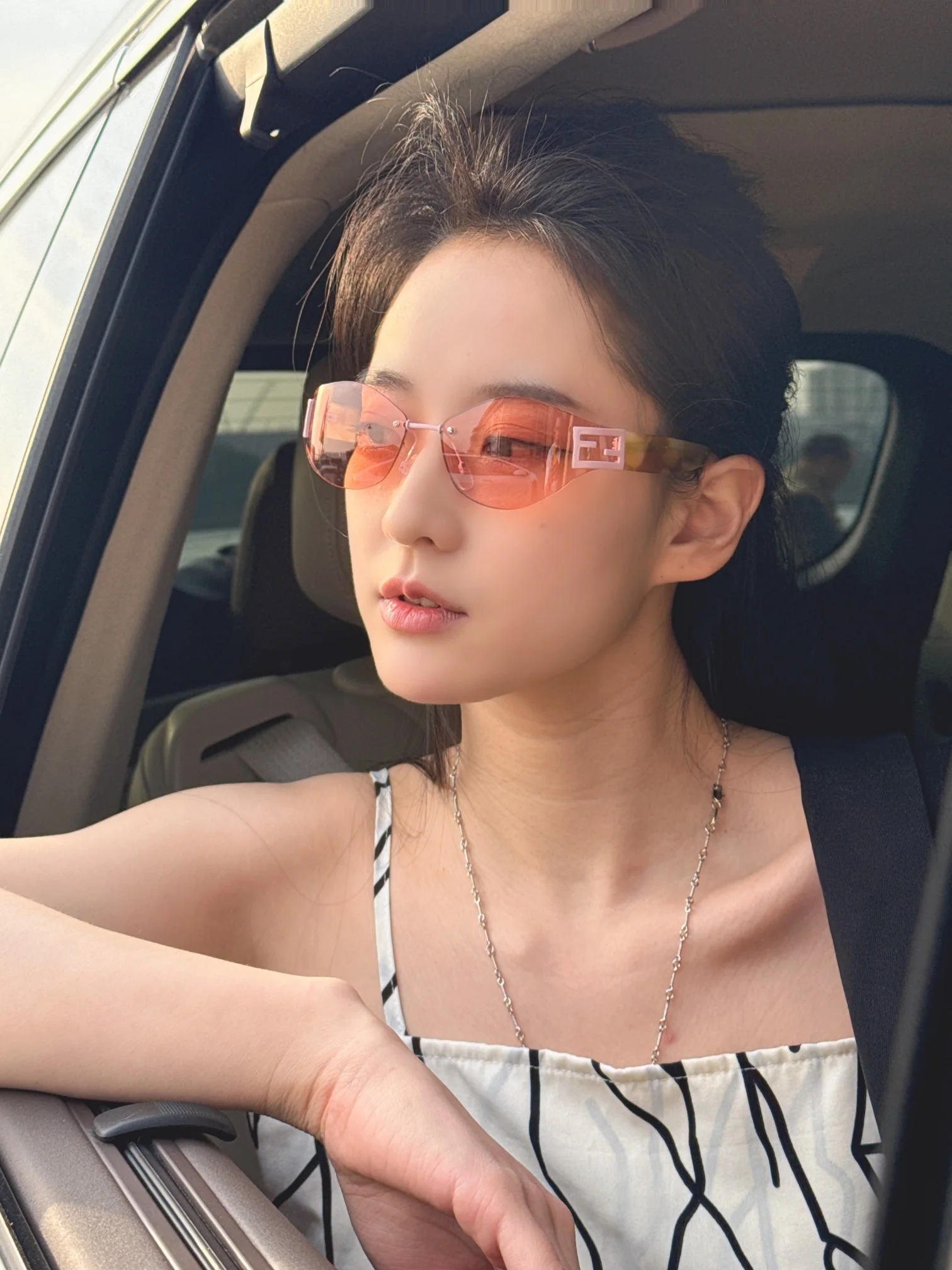 펜디 FE40159 U 선글라스 U 상세 이미지 4