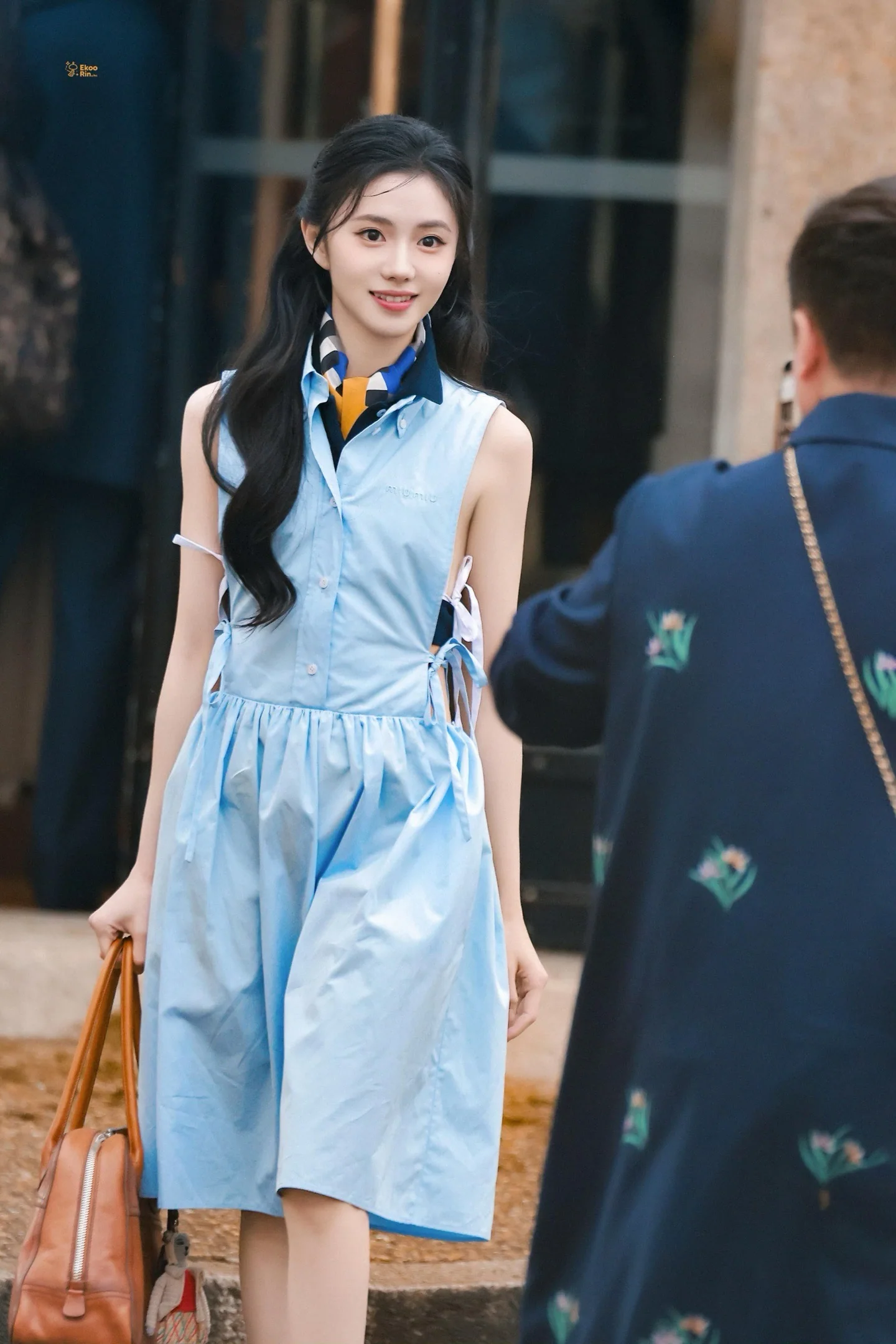 미우미우 로고 자수 옆라인 컷아웃 A라인 원피스 26 SS 상세 이미지 1
