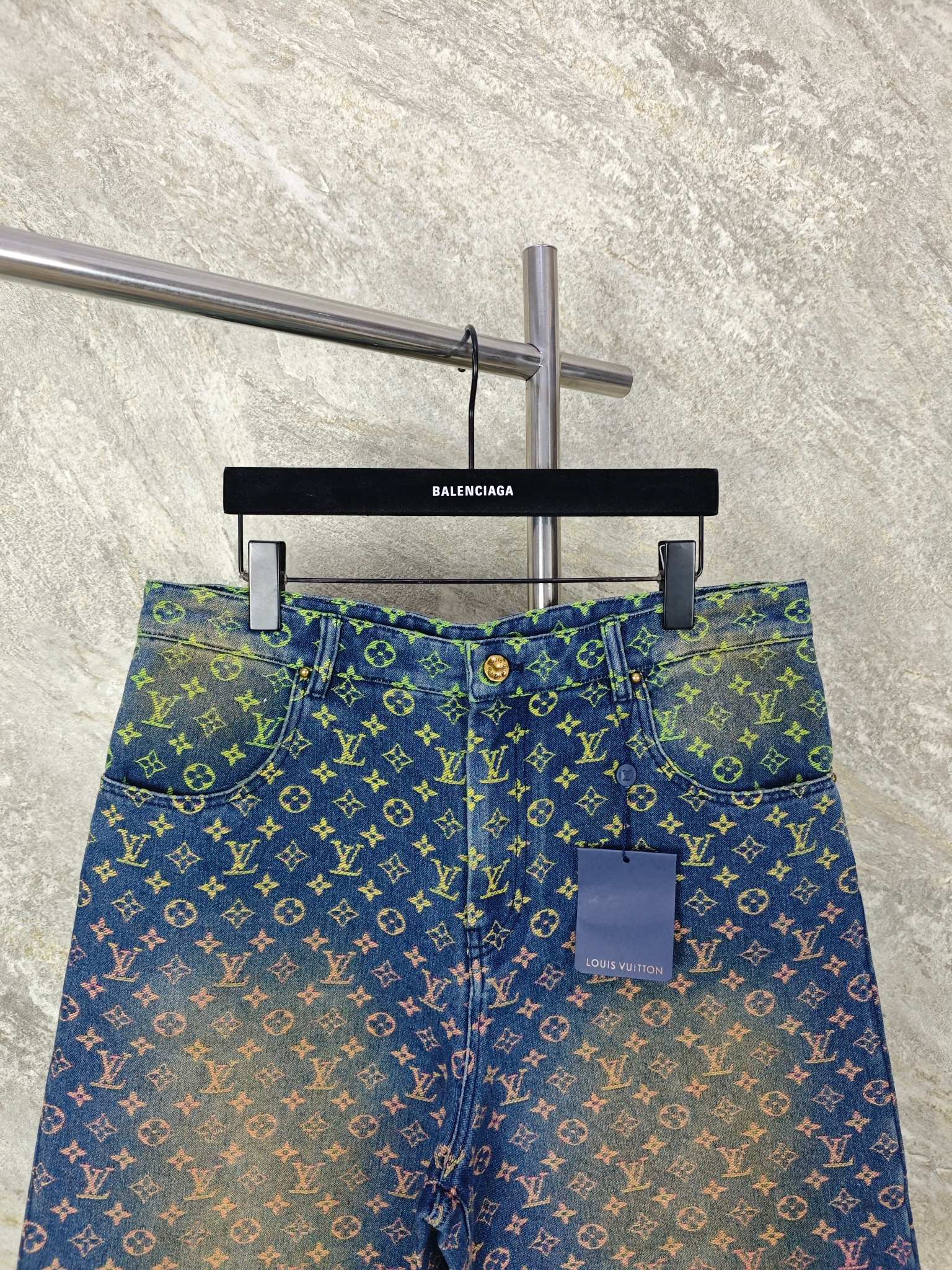 루이비통 그라데이션 모노그램 워시드 데님 반바지 상세 이미지 3